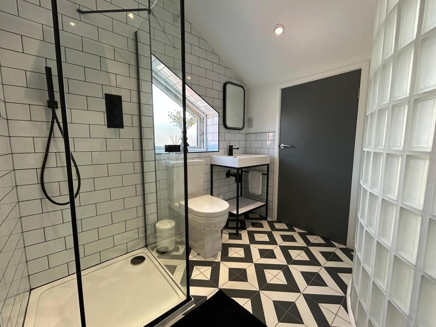 2-Bedroom Modern Home in Historic Lincoln