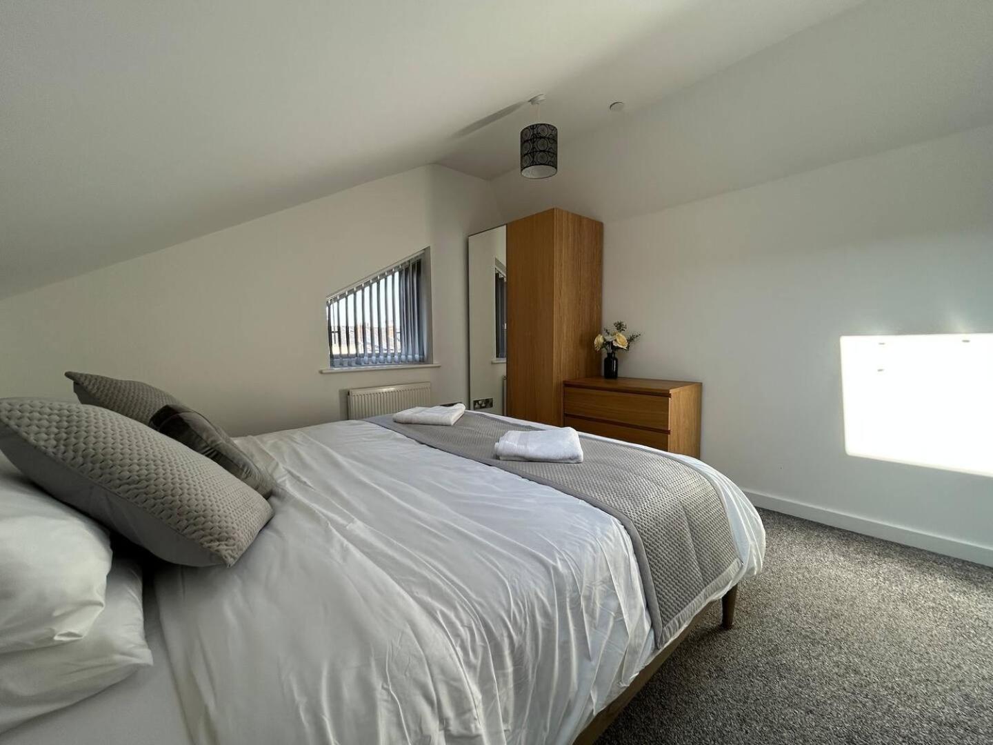 2-Bedroom Modern Home in Historic Lincoln