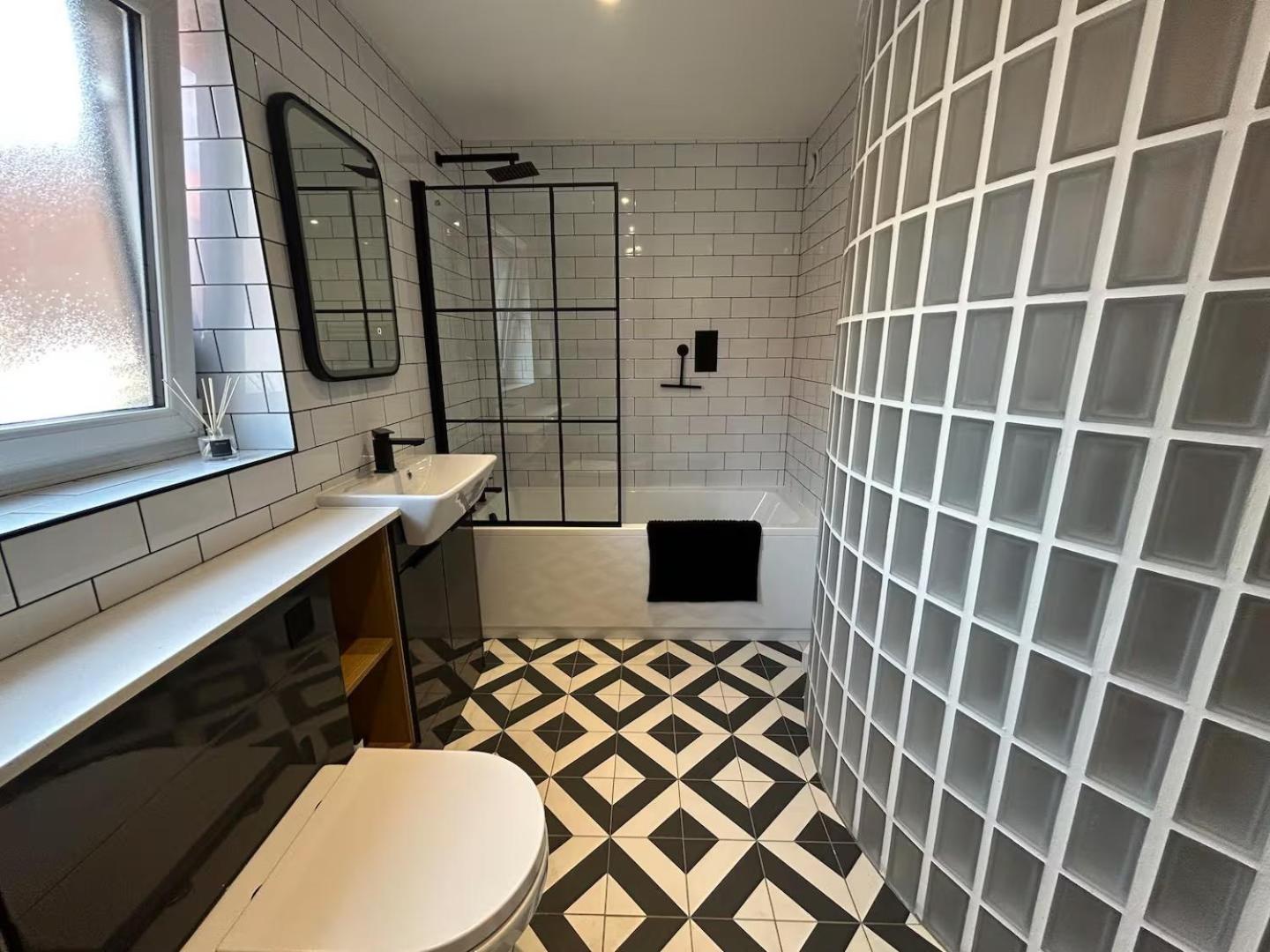 2-Bedroom Modern Home in Historic Lincoln