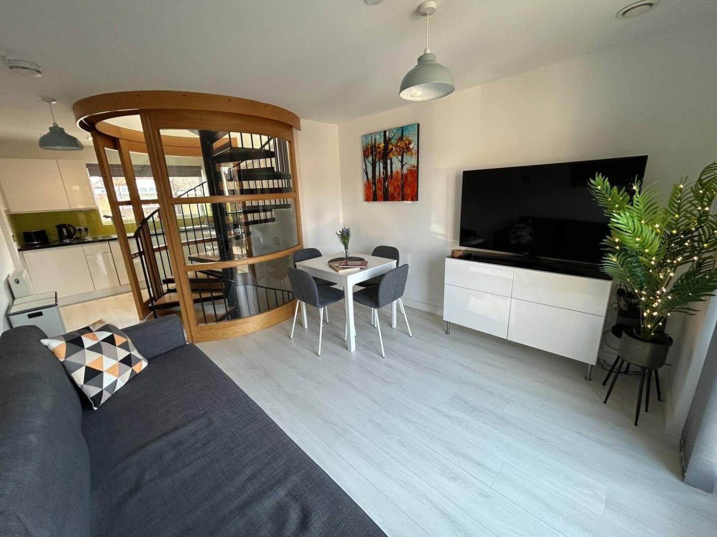 2-Bedroom Modern Home in Historic Lincoln