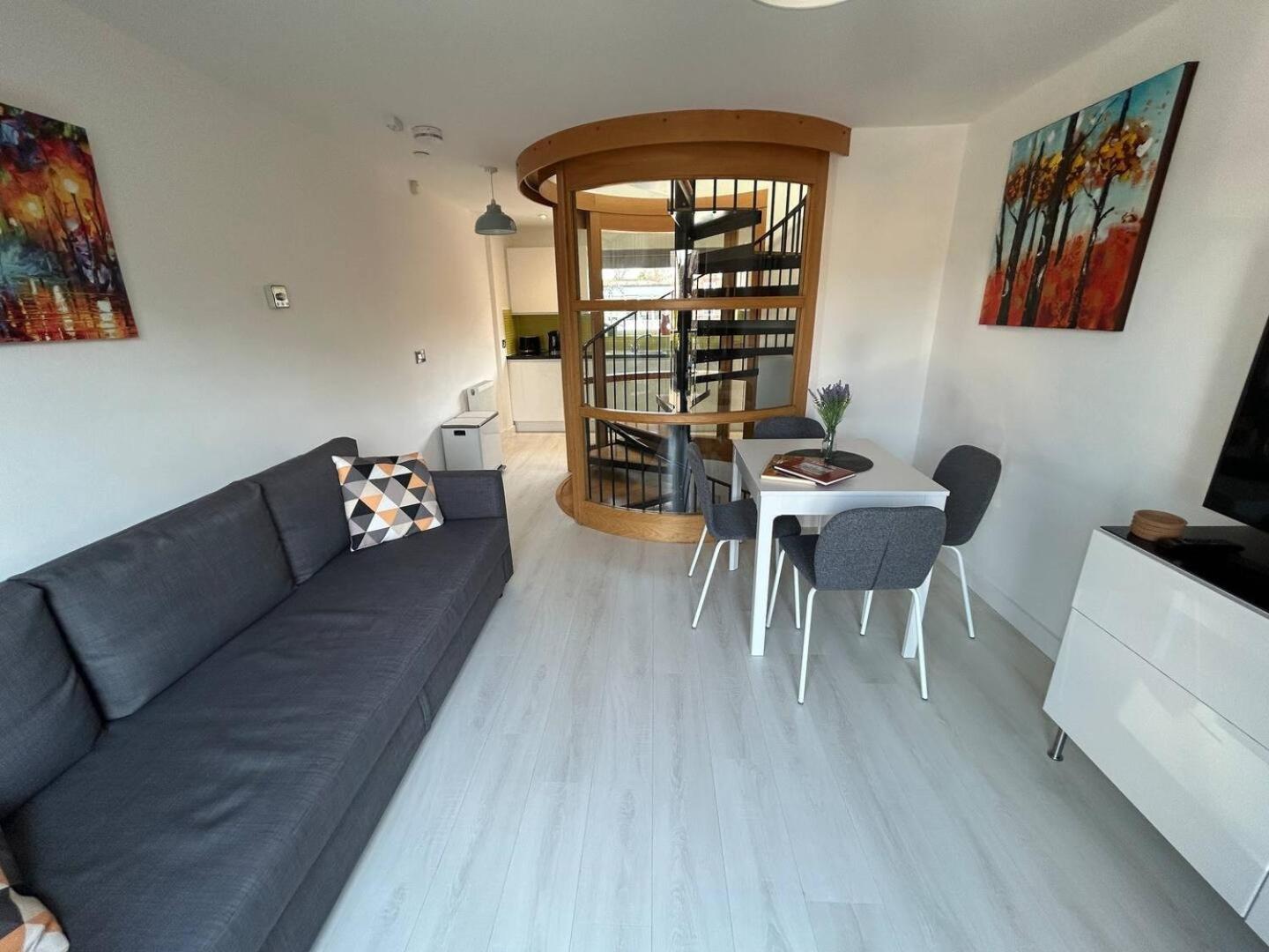 2-Bedroom Modern Home in Historic Lincoln