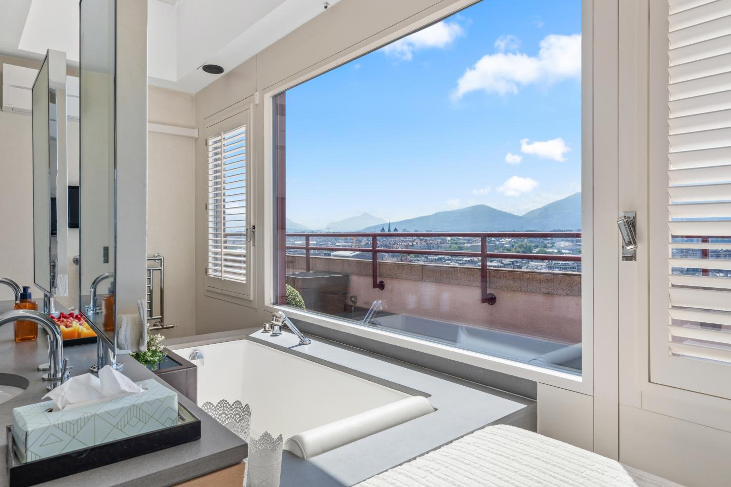 Exclusive 3 Bedroom Luxury penthouse