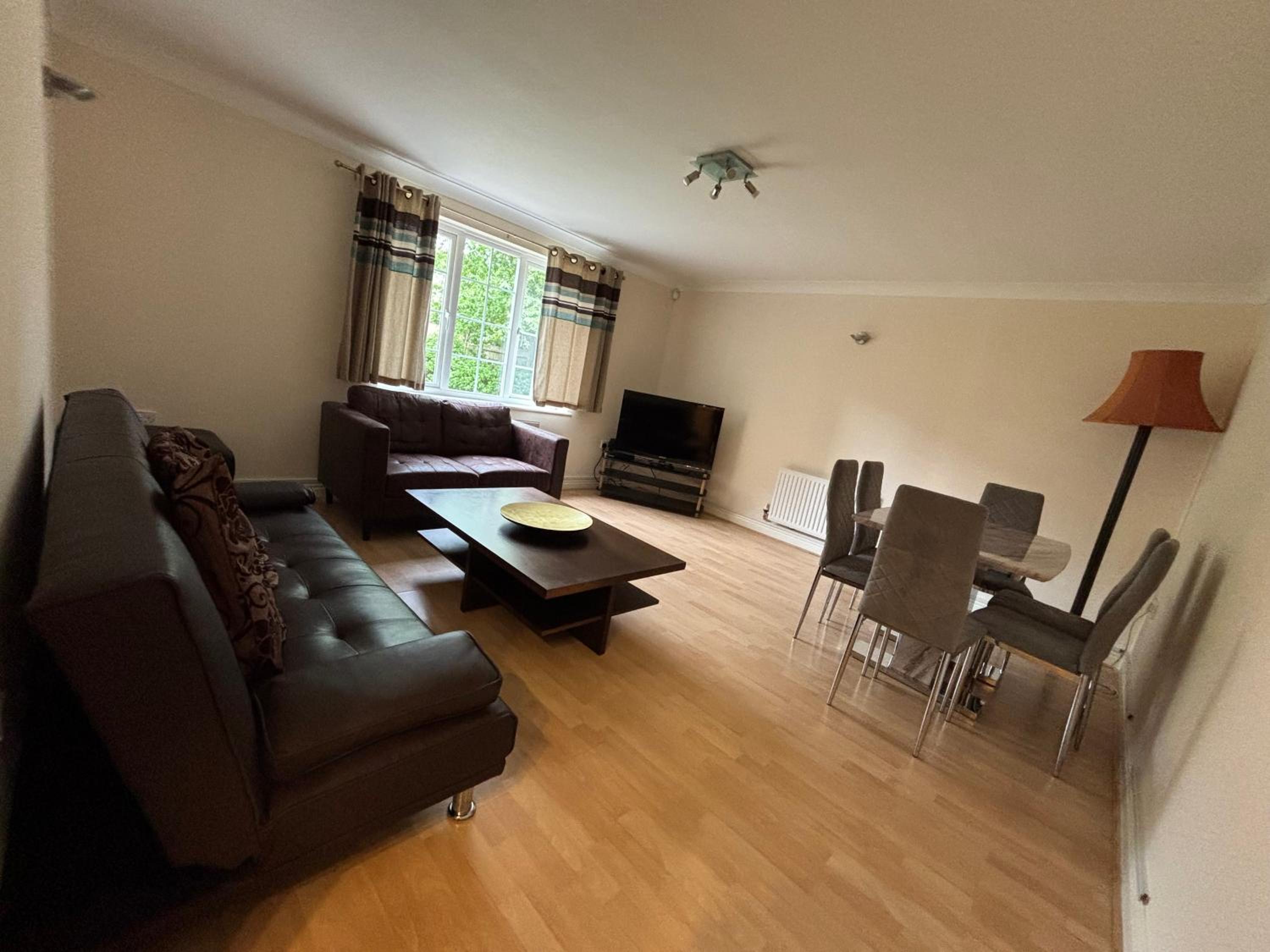 Spacious 2-Bed Family Flat in Wimbledon Near Tube