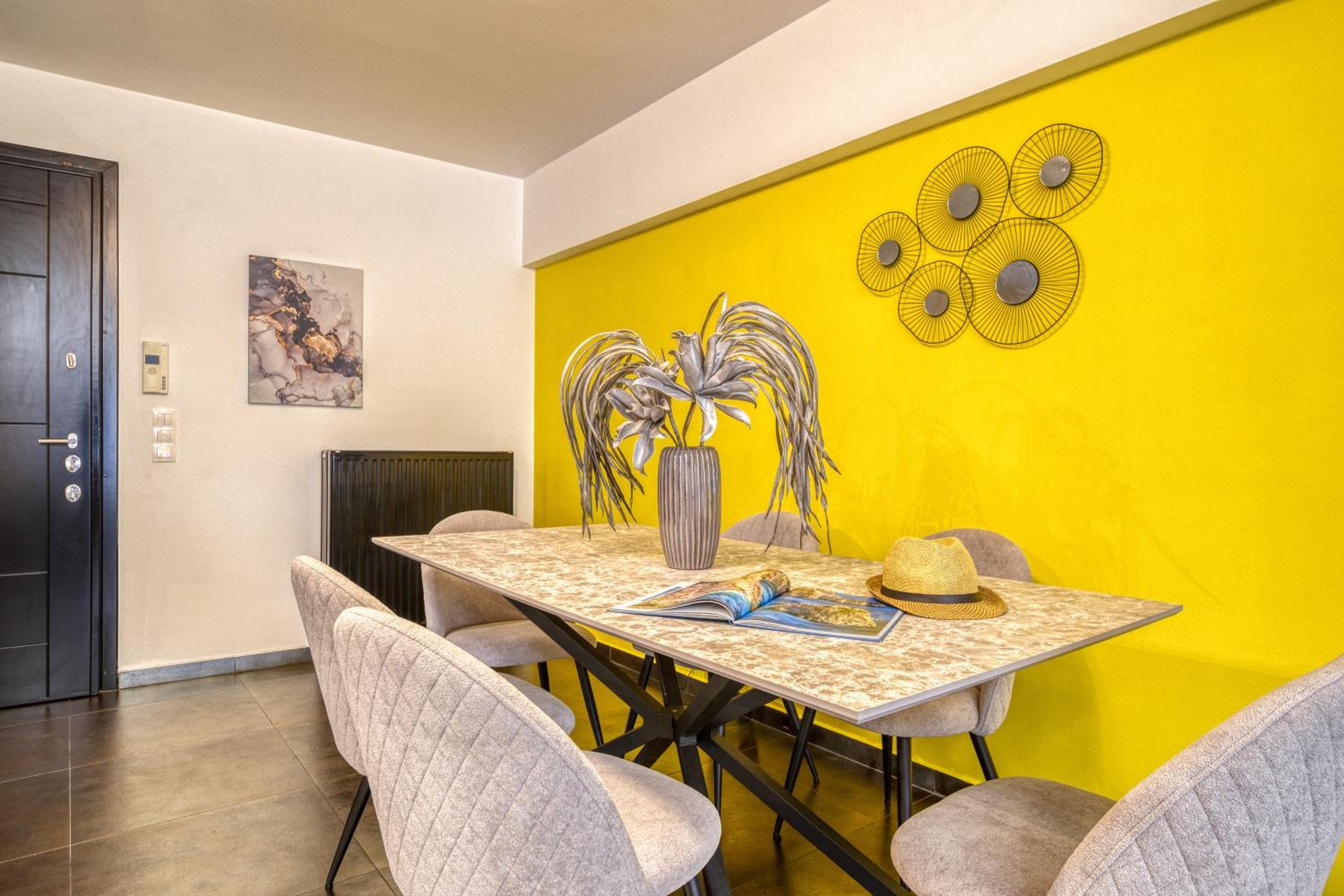 Two bedroom Lux apartment Next to the metro