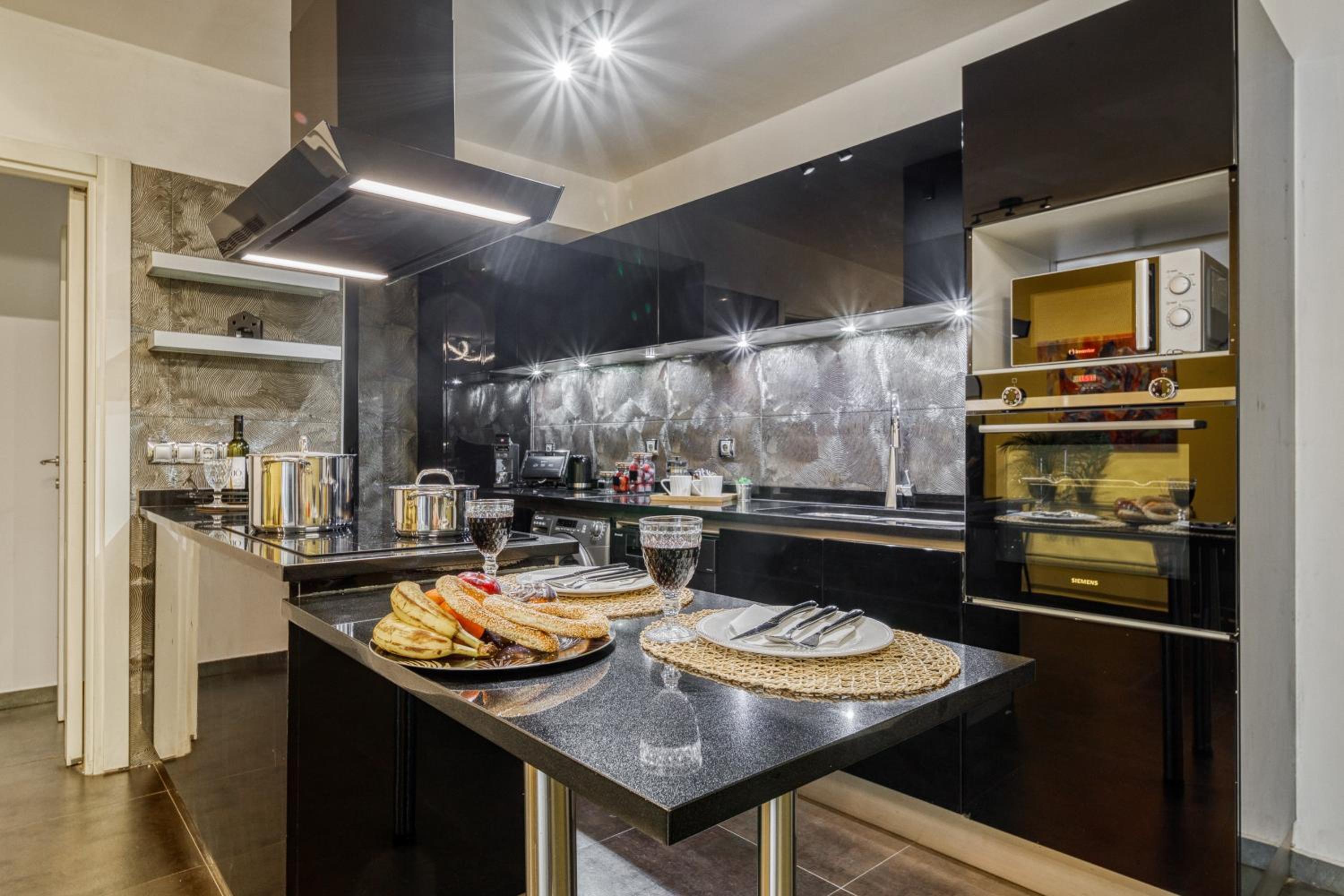 Two bedroom Lux apartment Next to the metro