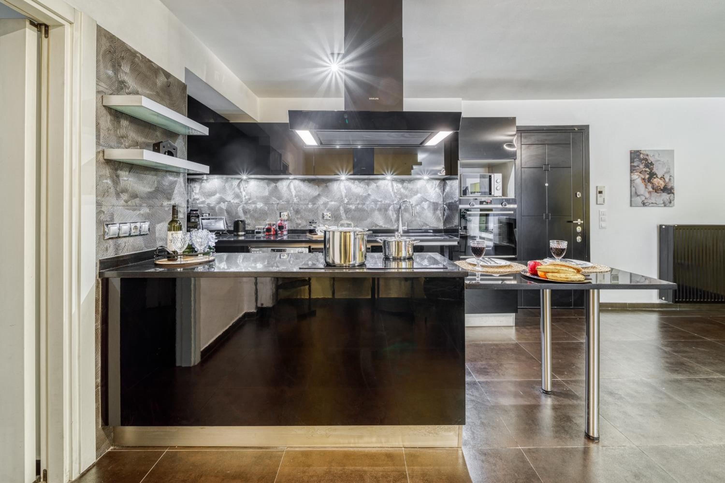 Two bedroom Lux apartment Next to the metro
