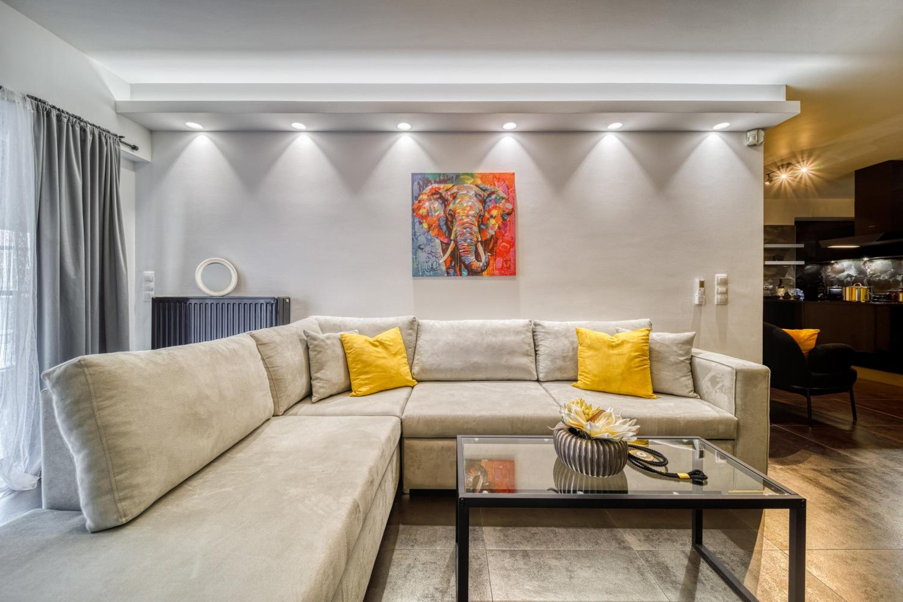Two bedroom Lux apartment Next to the metro