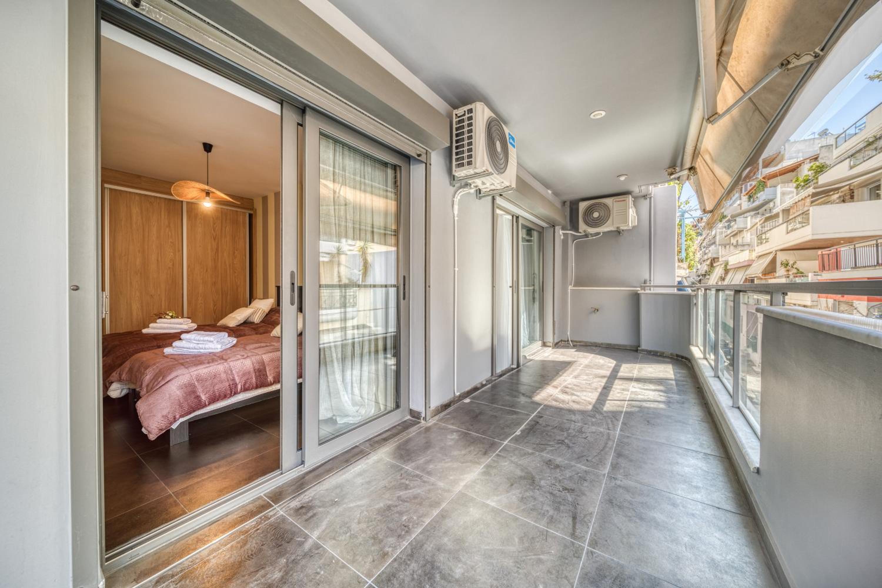 Two bedroom Lux apartment Next to the metro