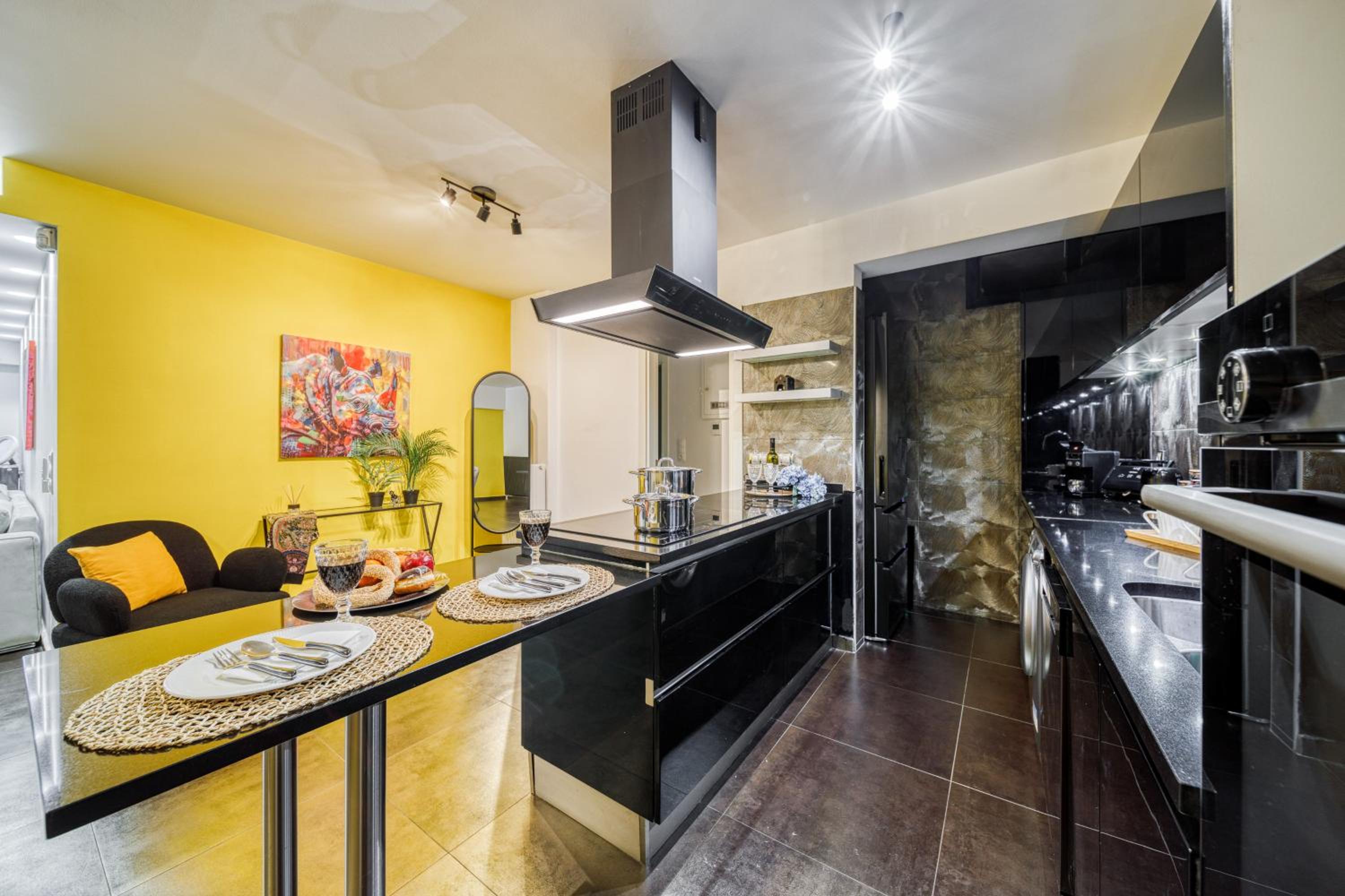 Two bedroom Lux apartment Next to the metro