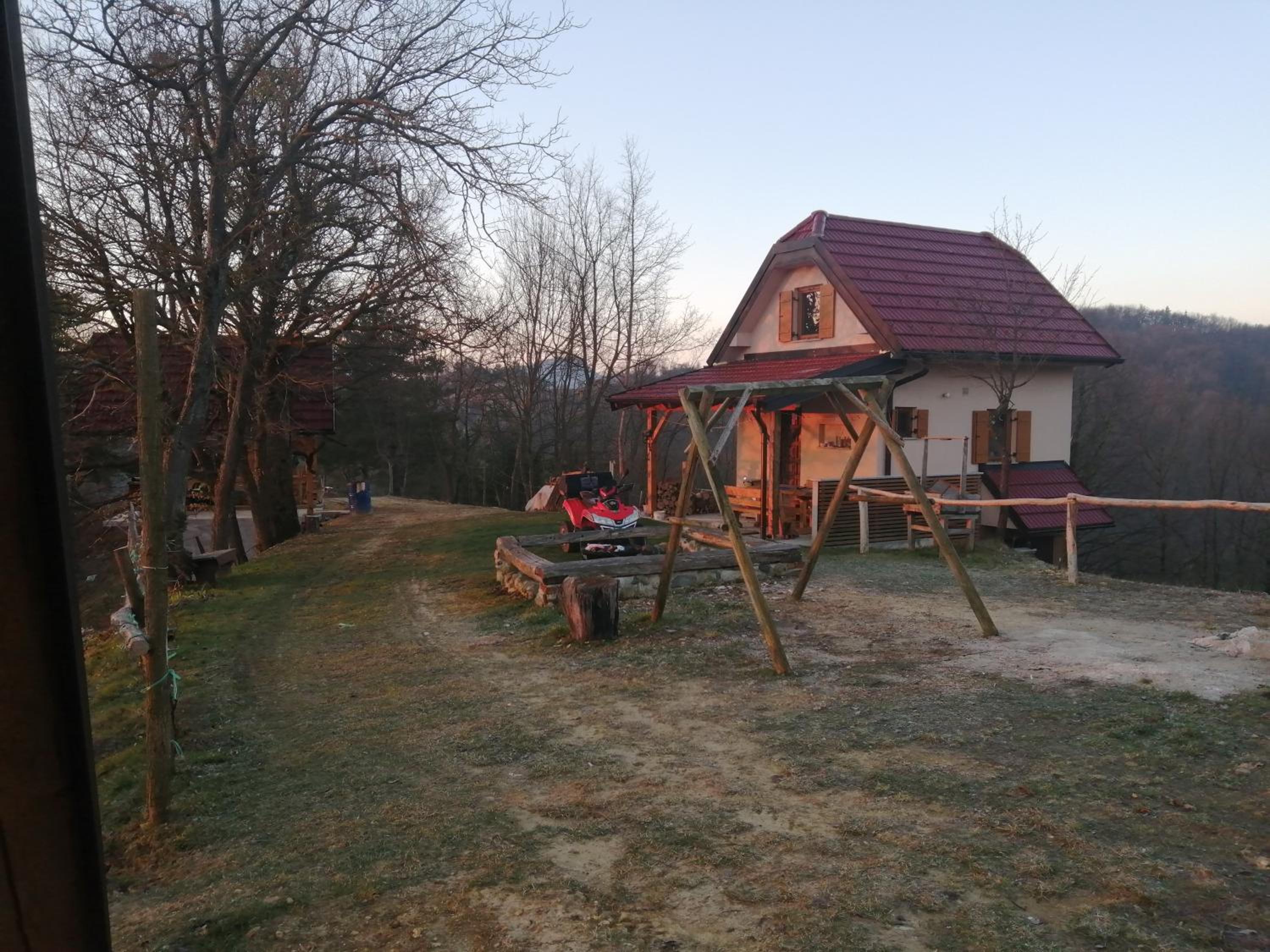 Glamping Volčji tabor - zavetje tišine sredi gozda