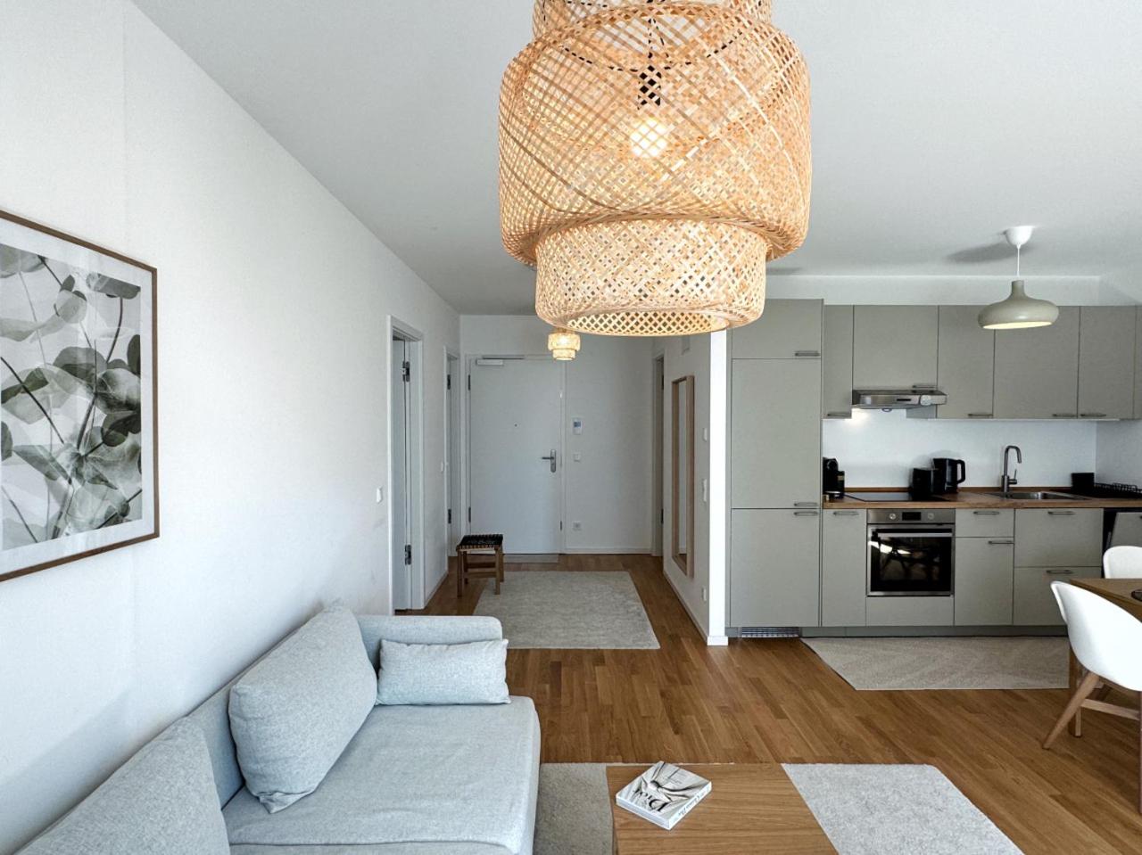 HolidayHome Apartments I Airport Deluxe Condo with Terrace