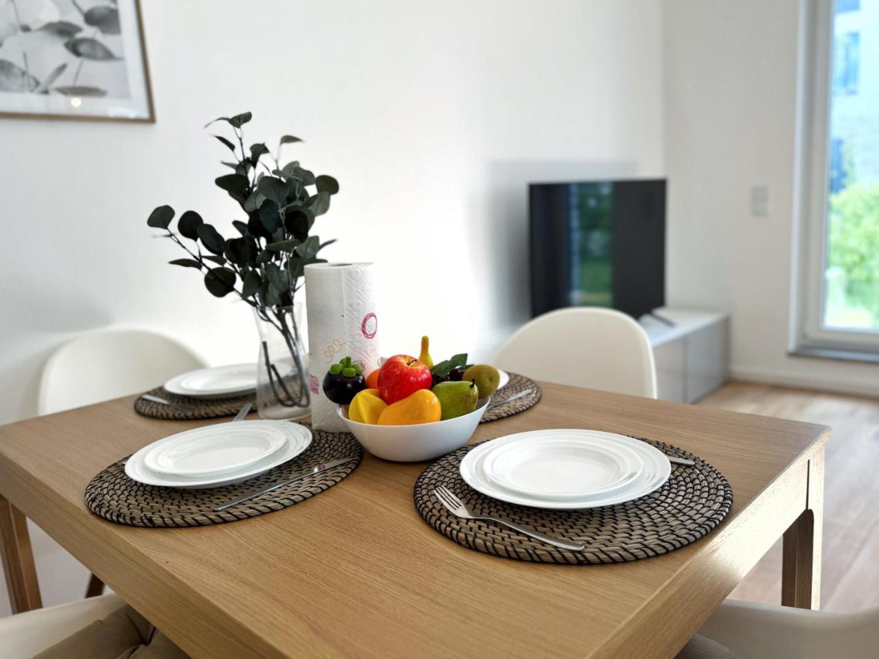 HolidayHome Apartments I Airport Deluxe Condo with Terrace
