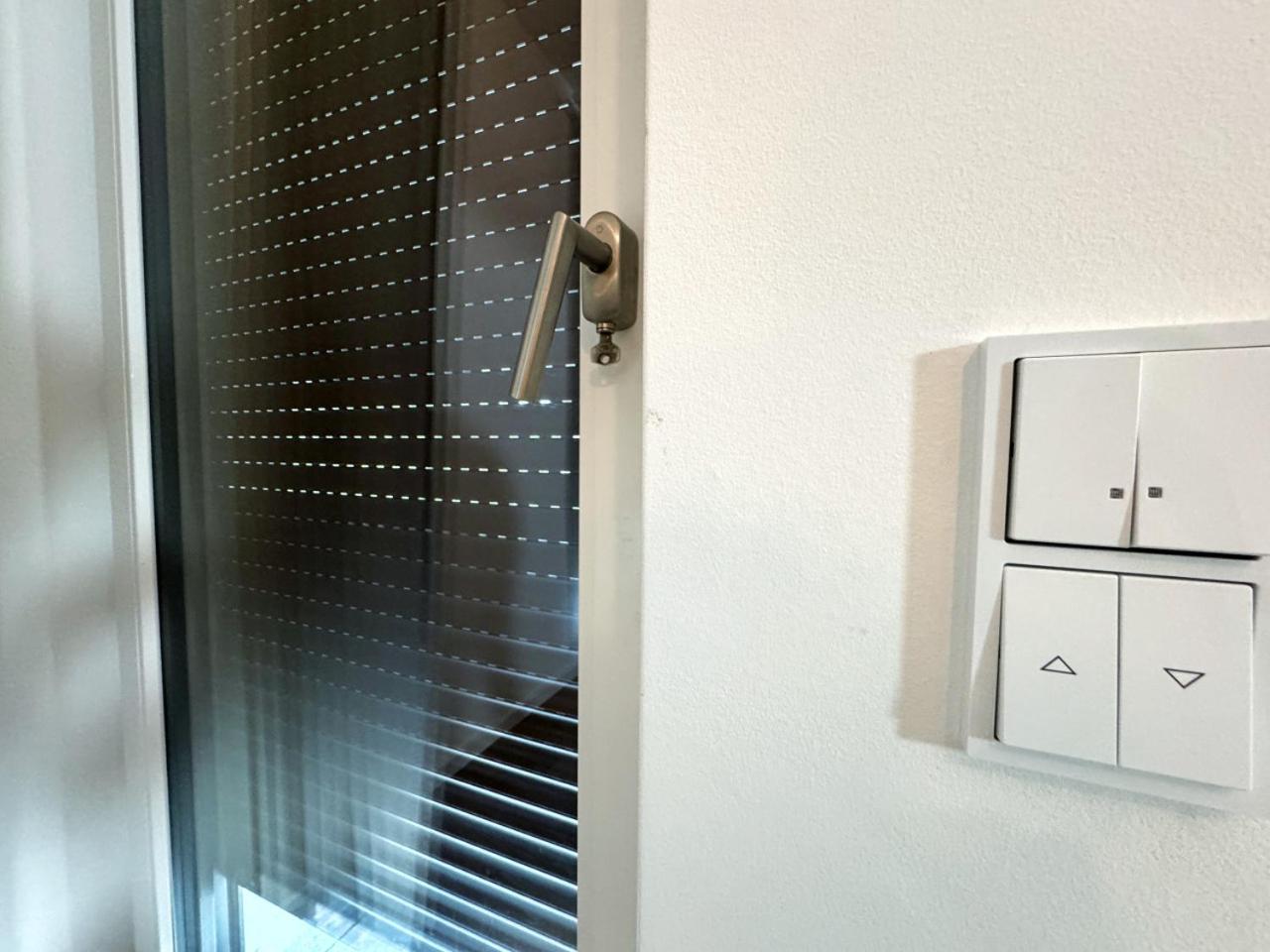 HolidayHome Apartments I Airport Deluxe Condo with Terrace