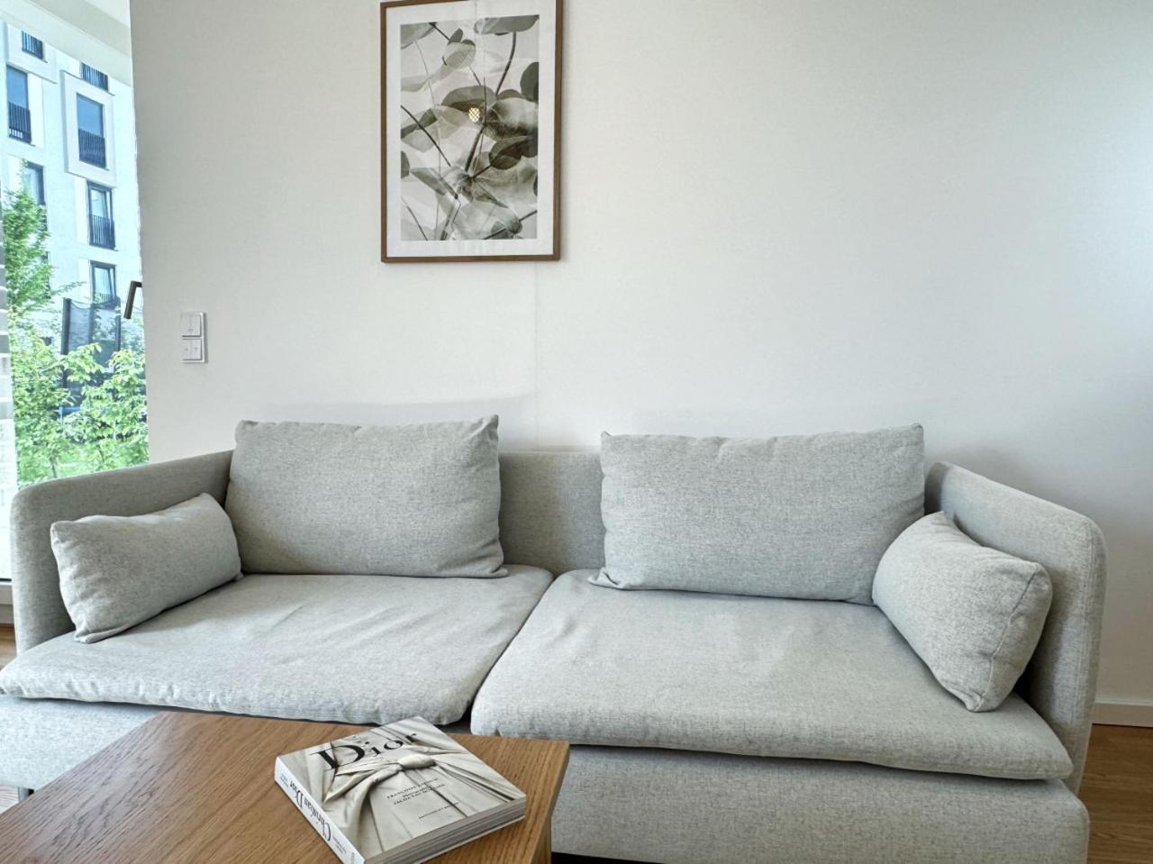HolidayHome Apartments I Airport Deluxe Condo with Terrace