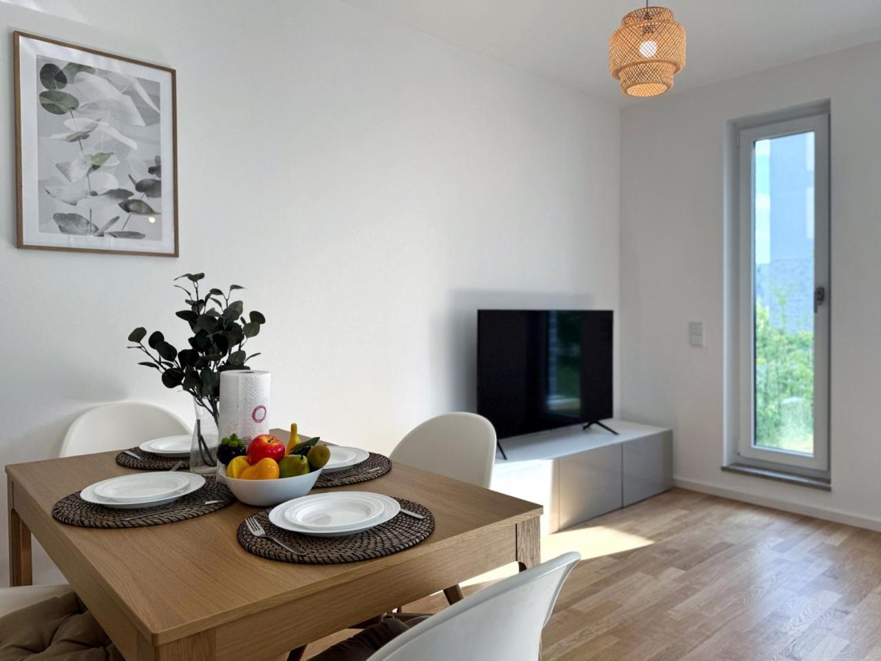 HolidayHome Apartments I Airport Deluxe Condo with Terrace