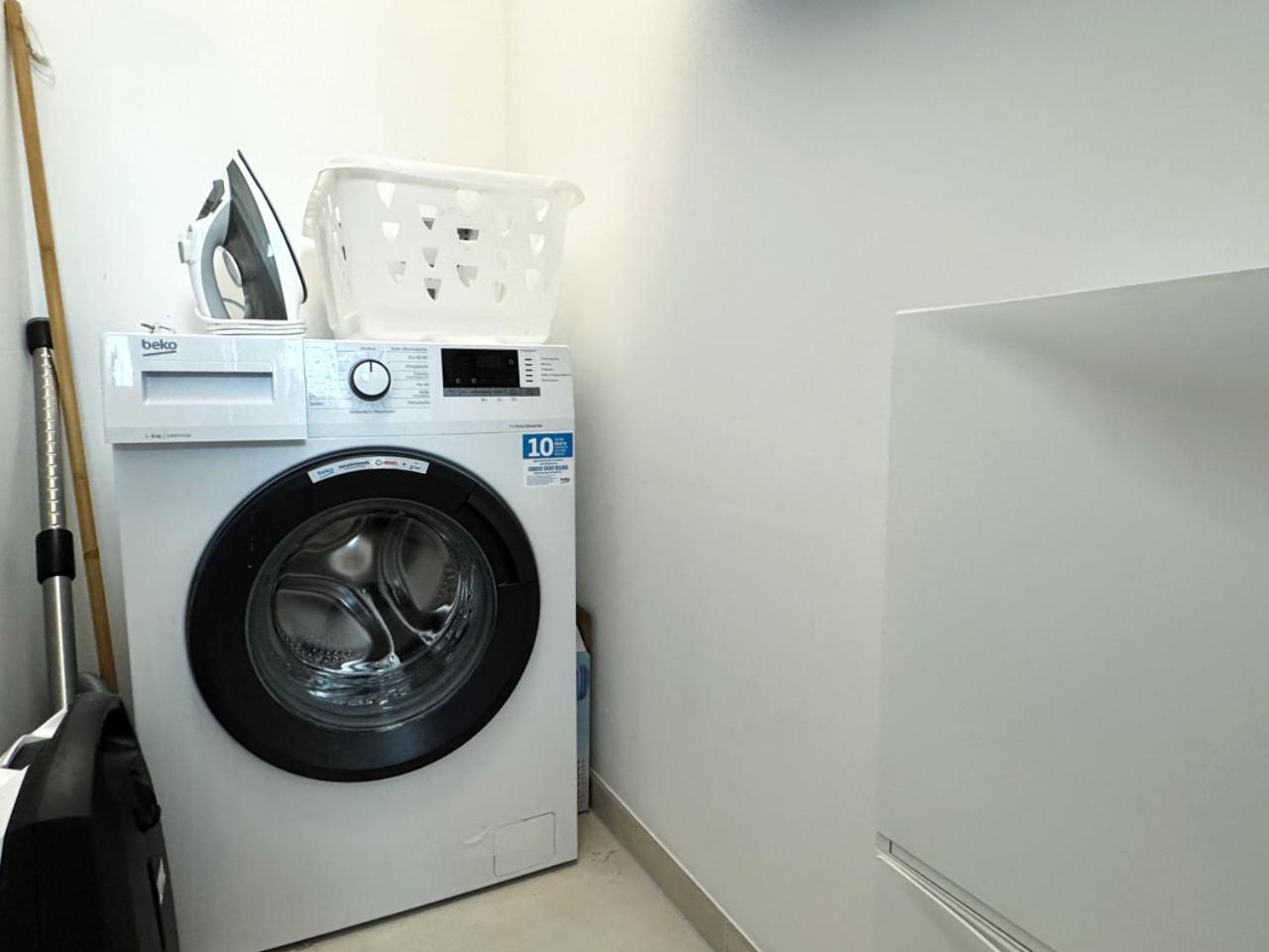 HolidayHome Apartments I Airport Deluxe Condo with Terrace