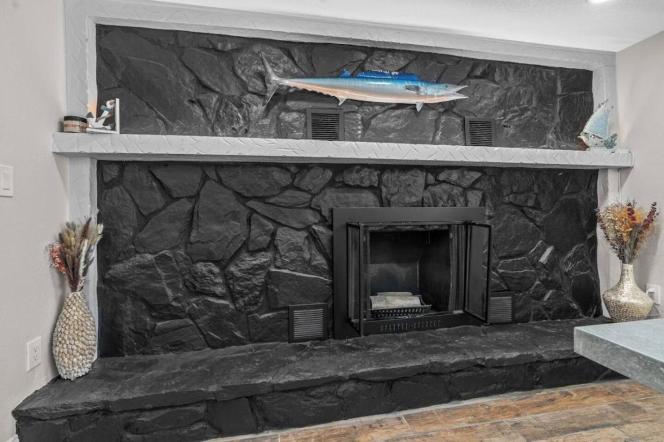 Villa Walk to Beach, Pool & Games Great for Family Vacations