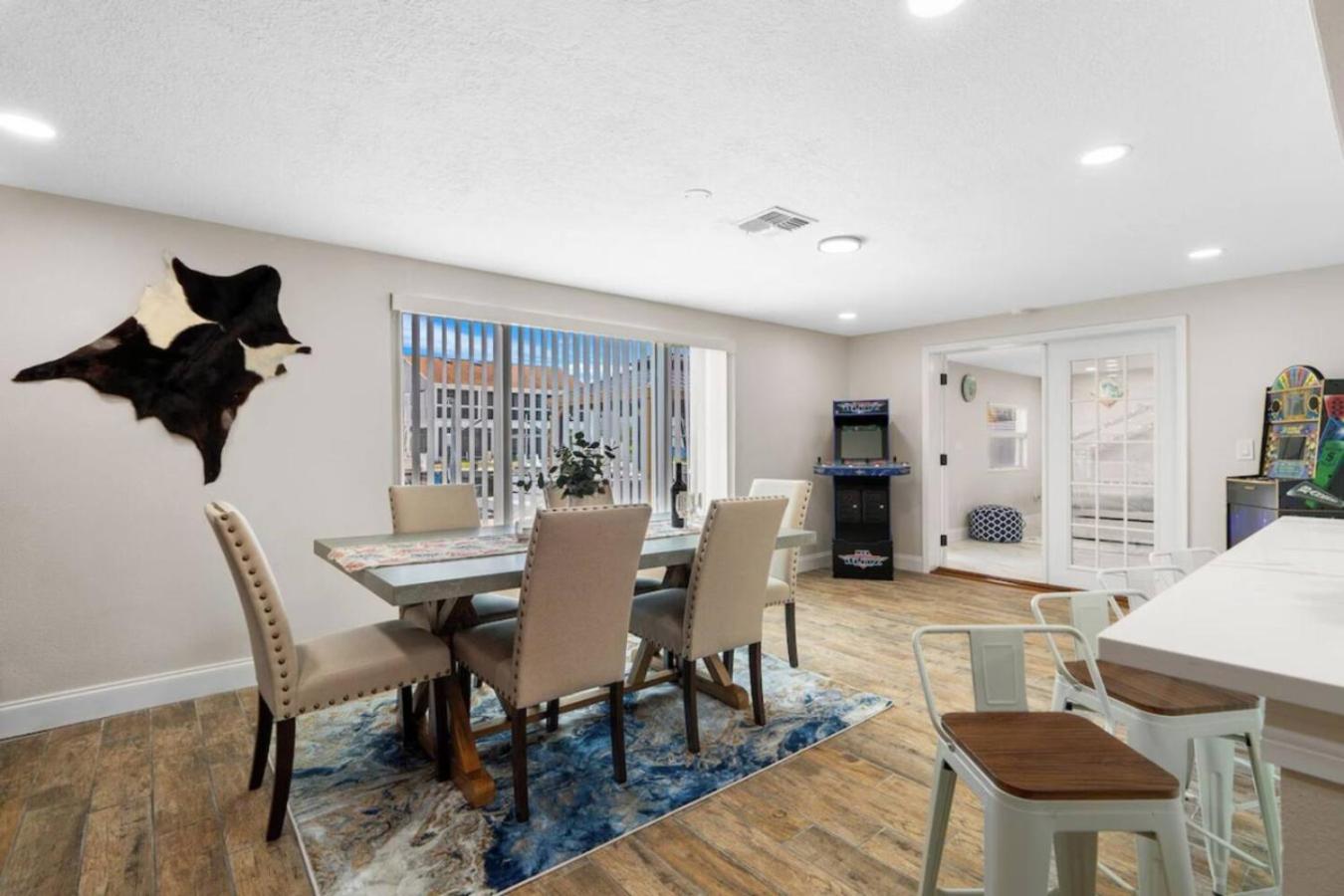Villa Walk to Beach, Pool & Games Great for Family Vacations