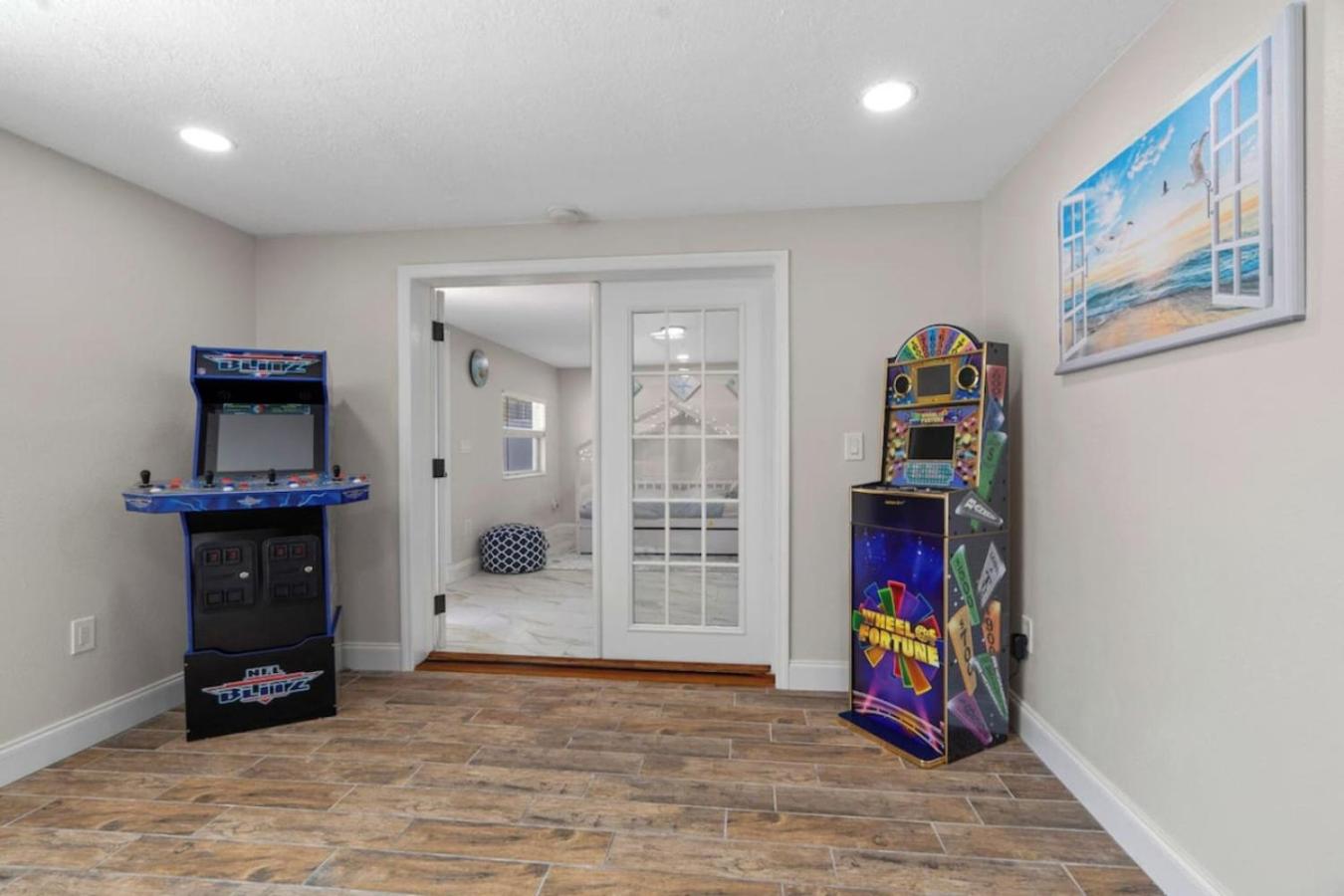 Villa Walk to Beach, Pool & Games Great for Family Vacations
