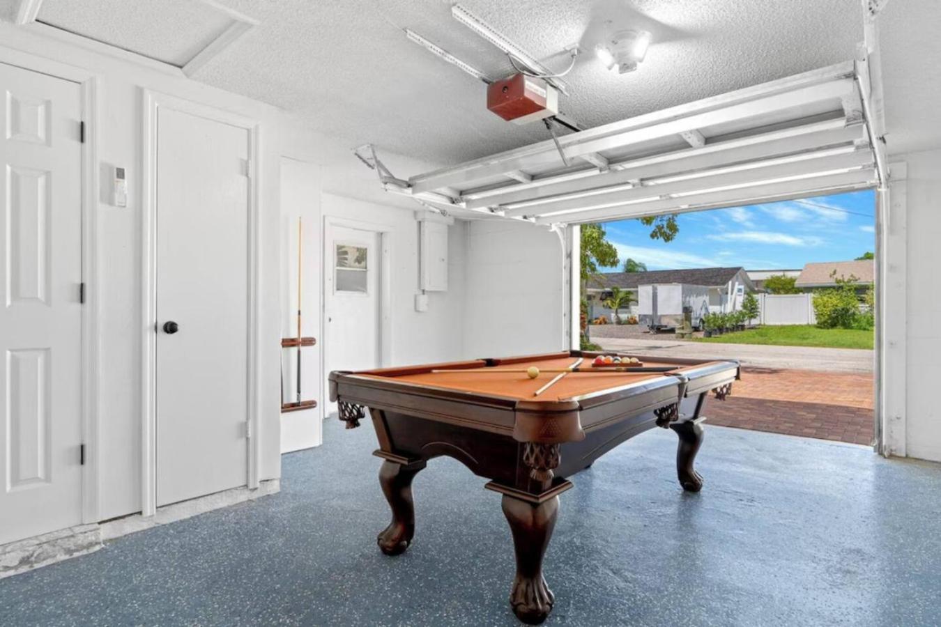 Villa Walk to Beach, Pool & Games Great for Family Vacations