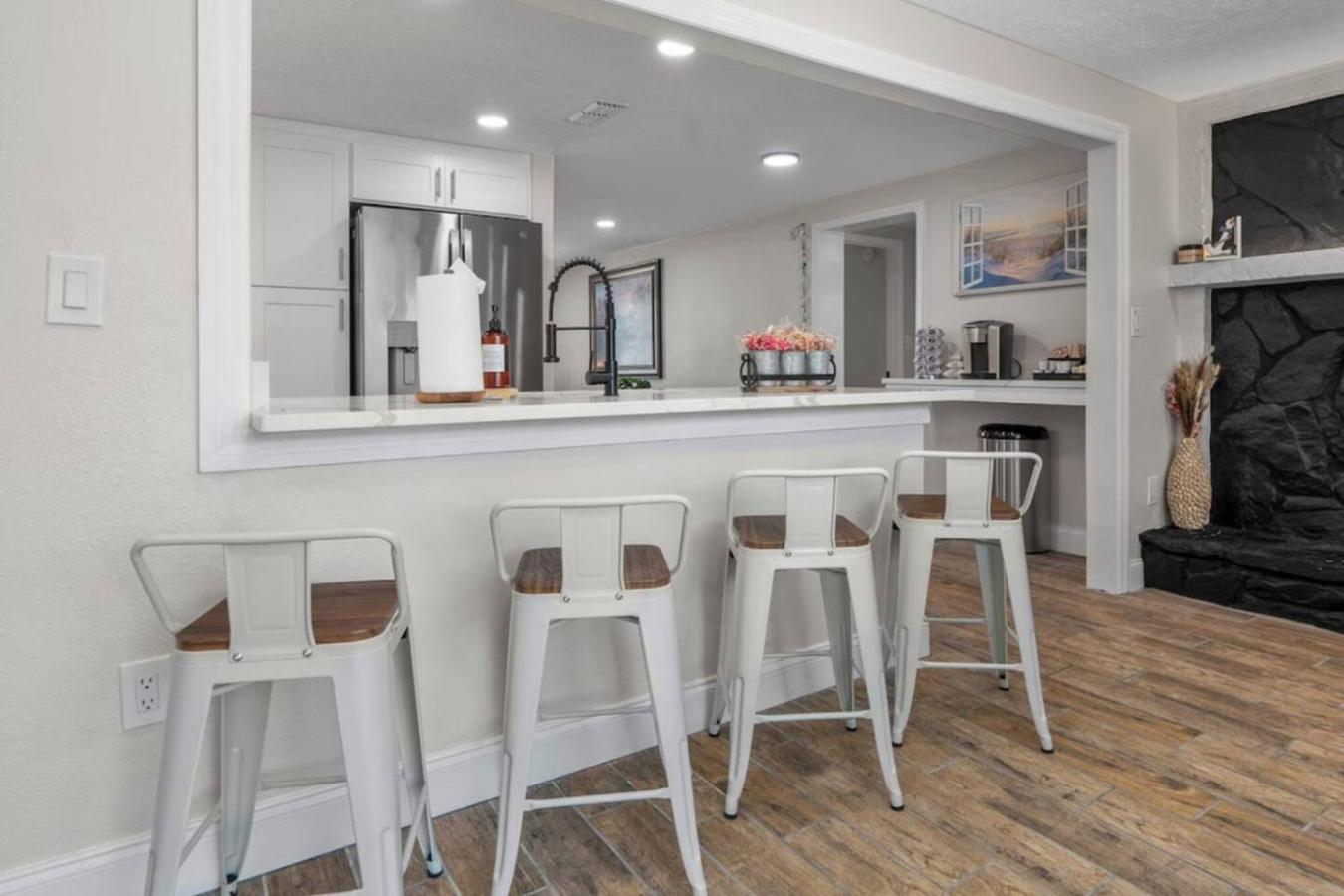 Villa Walk to Beach, Pool & Games Great for Family Vacations