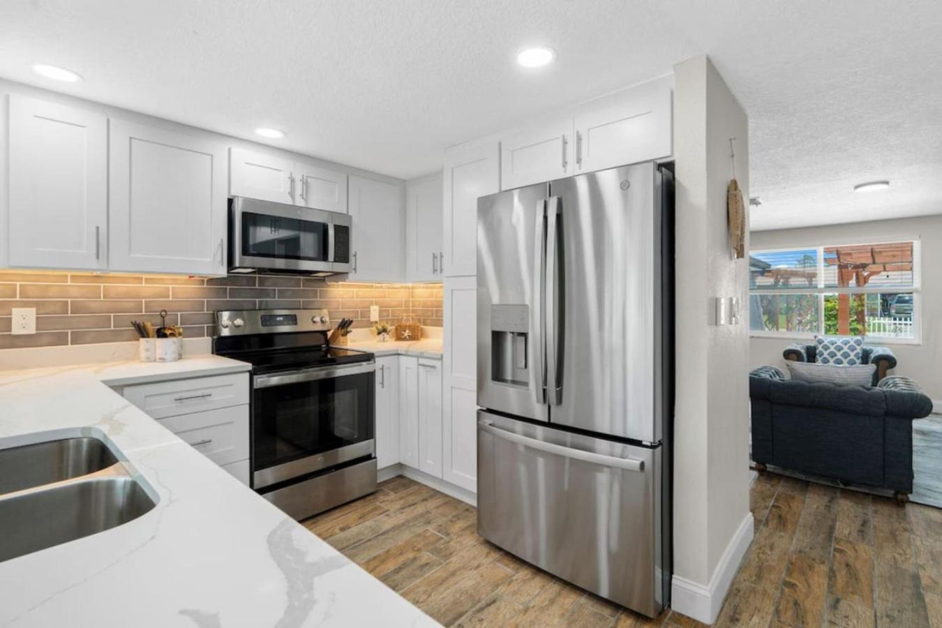 Villa Walk to Beach, Pool & Games Great for Family Vacations
