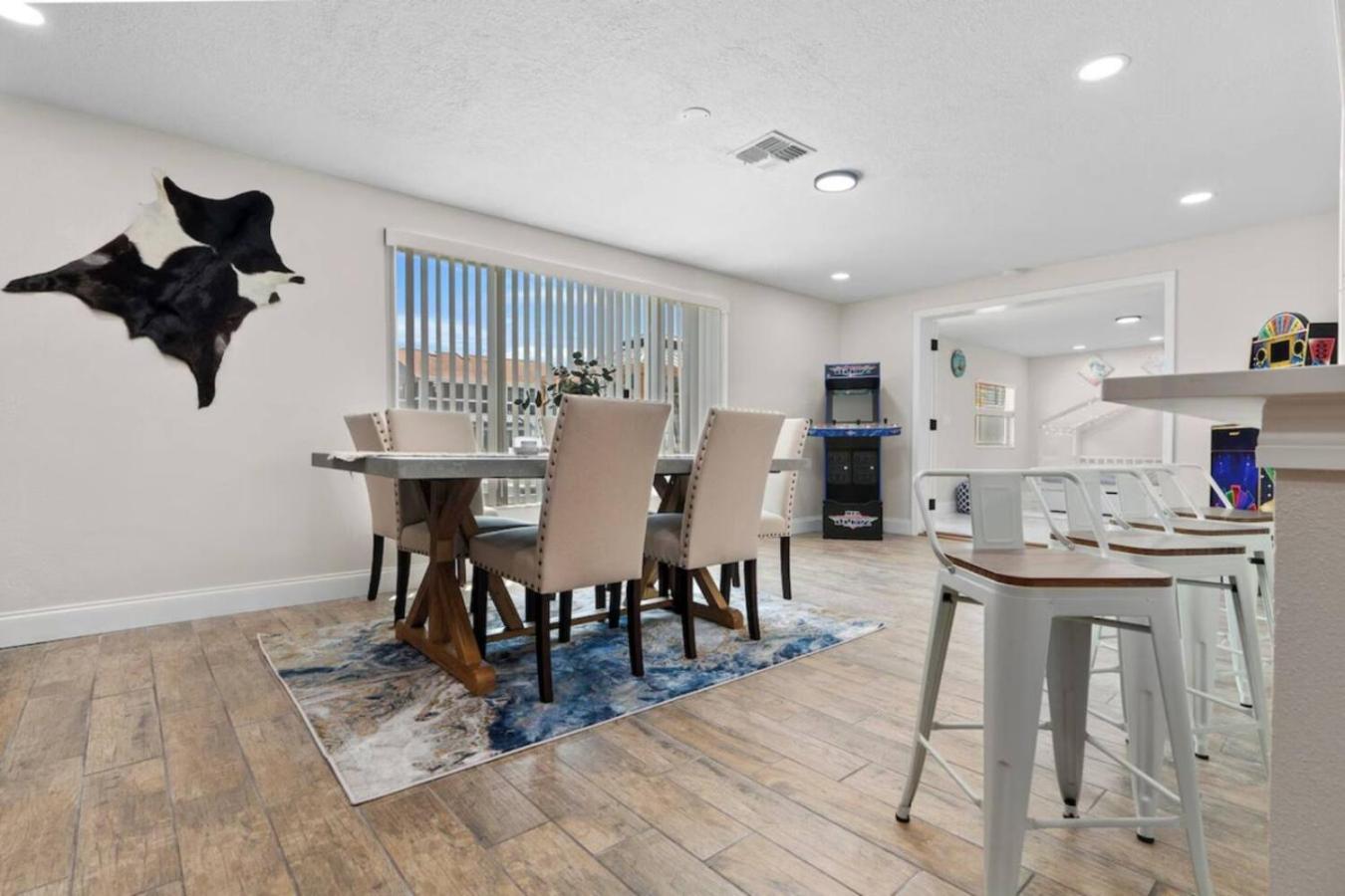 Villa Walk to Beach, Pool & Games Great for Family Vacations