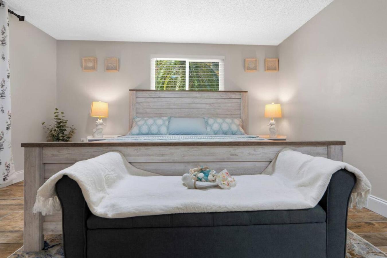 Villa Walk to Beach, Pool & Games Great for Family Vacations