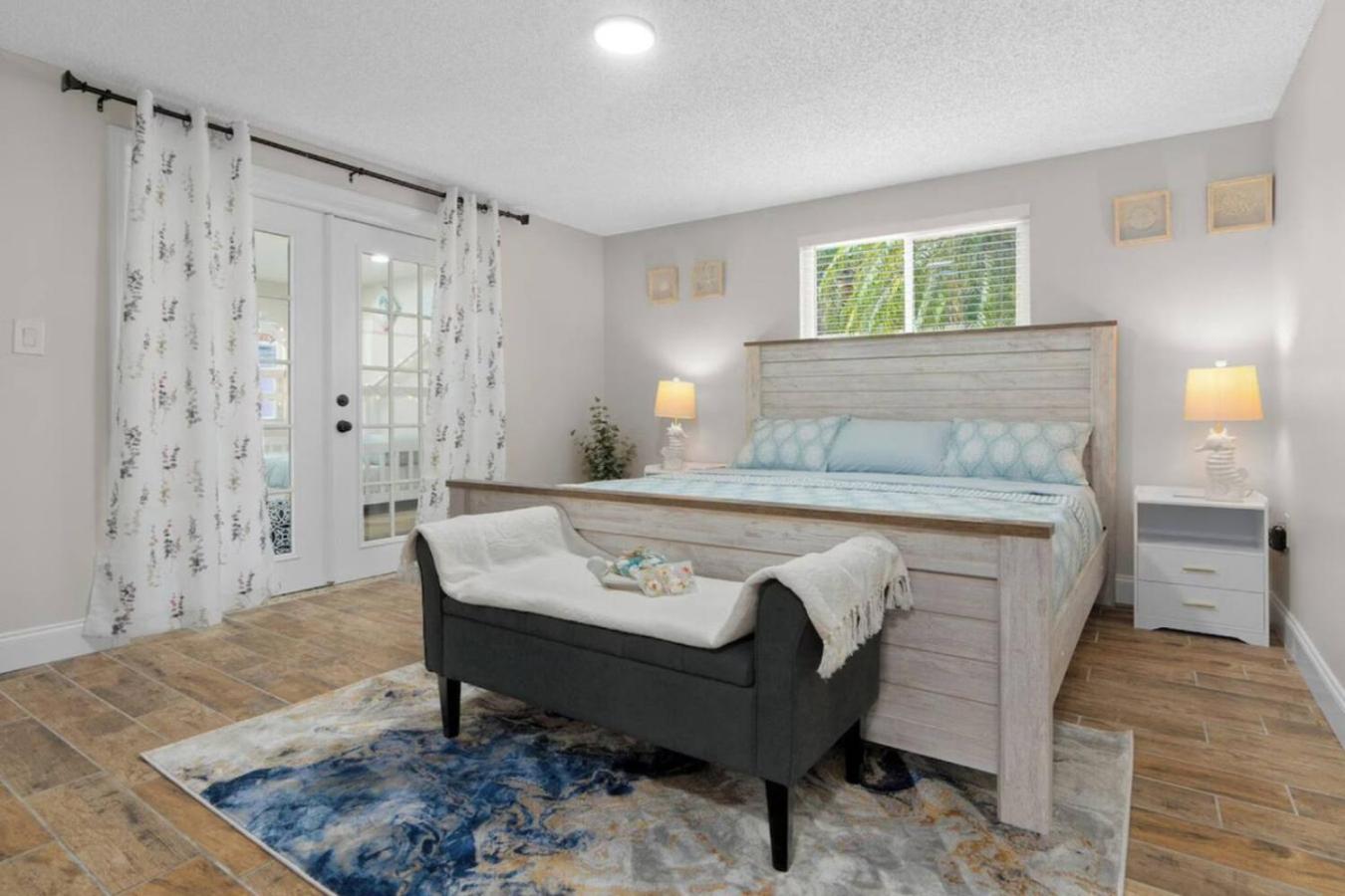 Villa Walk to Beach, Pool & Games Great for Family Vacations