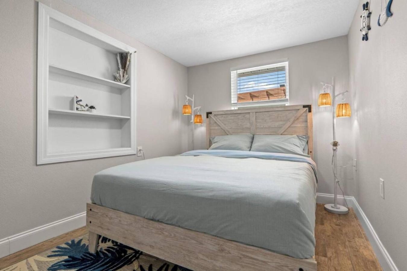 Villa Walk to Beach, Pool & Games Great for Family Vacations