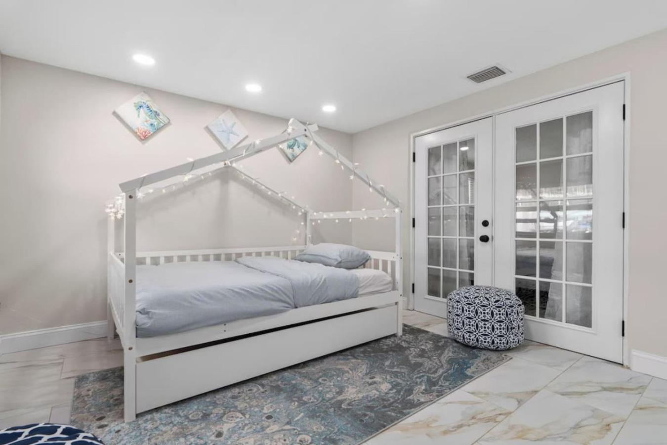 Villa Walk to Beach, Pool & Games Great for Family Vacations