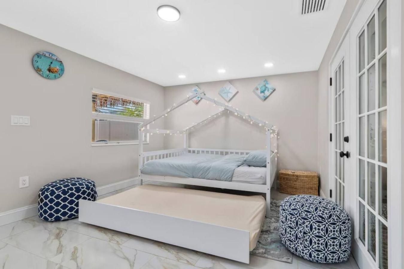 Villa Walk to Beach, Pool & Games Great for Family Vacations