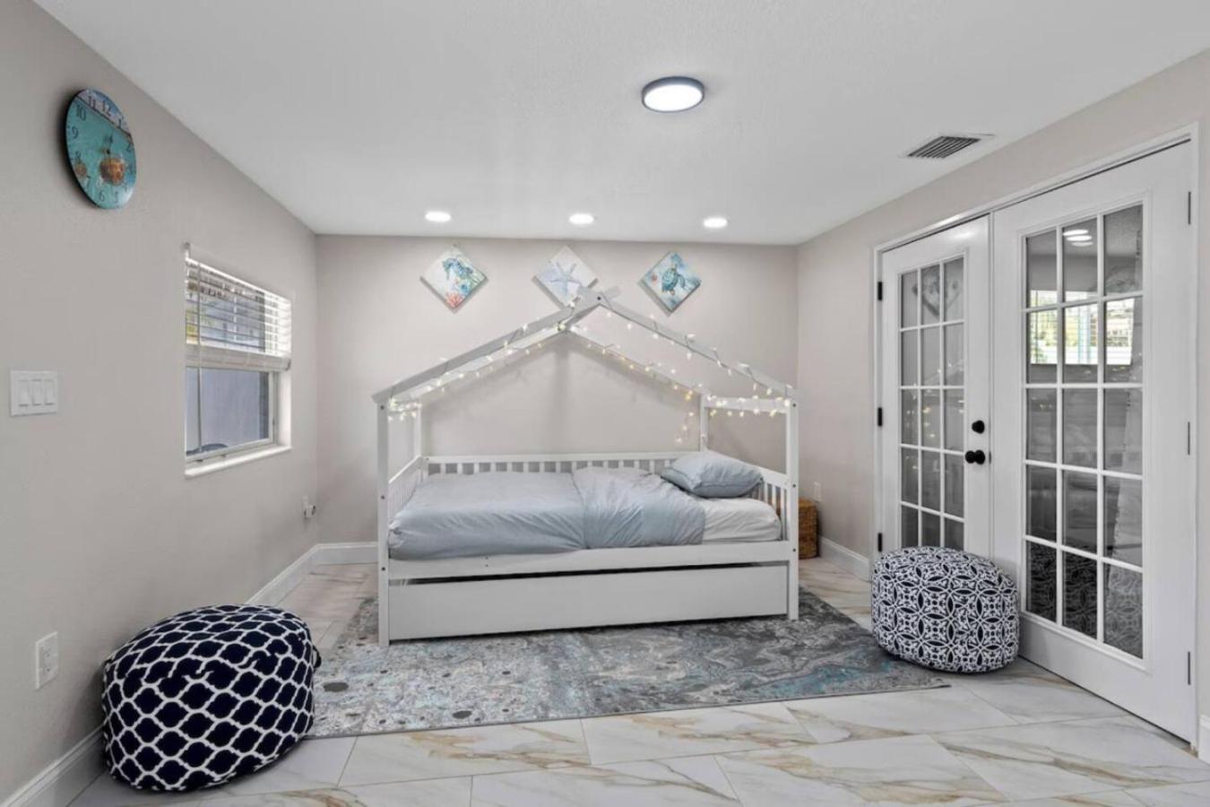 Villa Walk to Beach, Pool & Games Great for Family Vacations