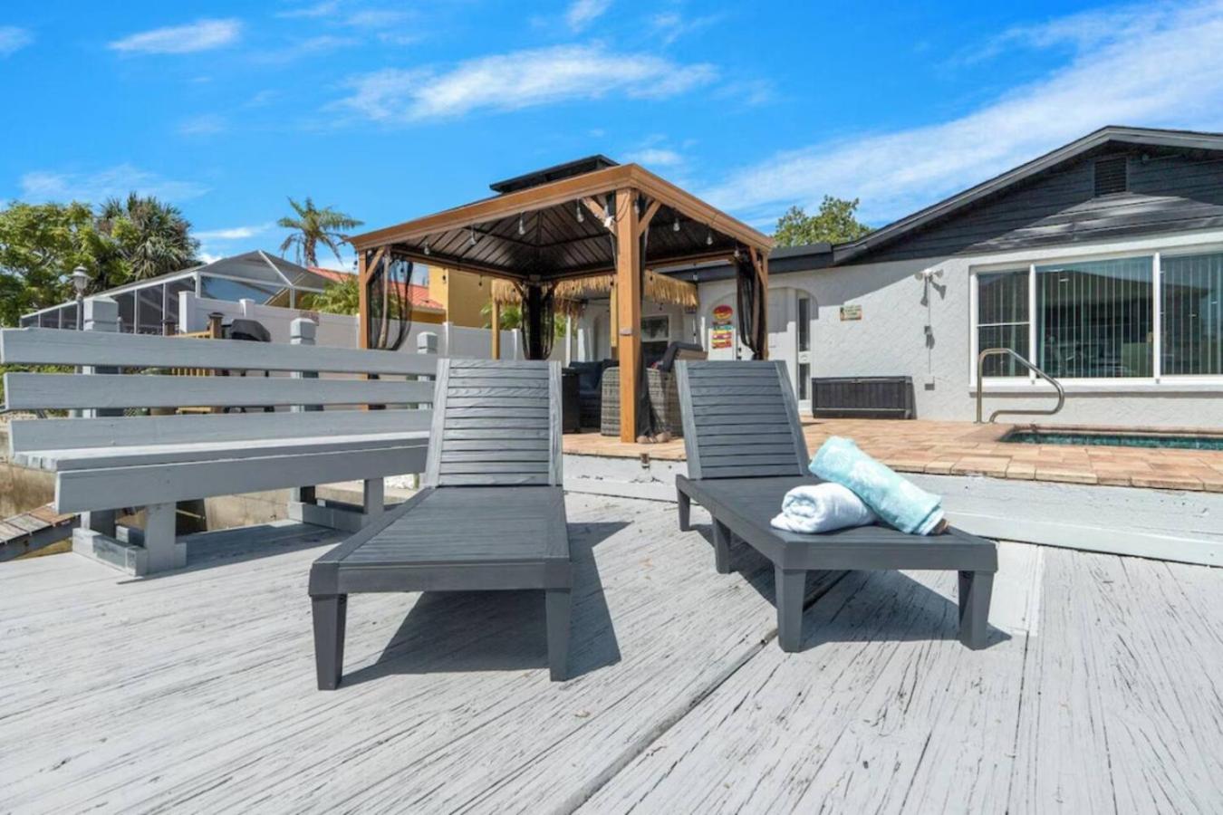 Villa Walk to Beach, Pool & Games Great for Family Vacations
