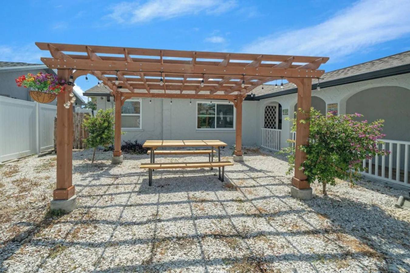 Villa Walk to Beach, Pool & Games Great for Family Vacations