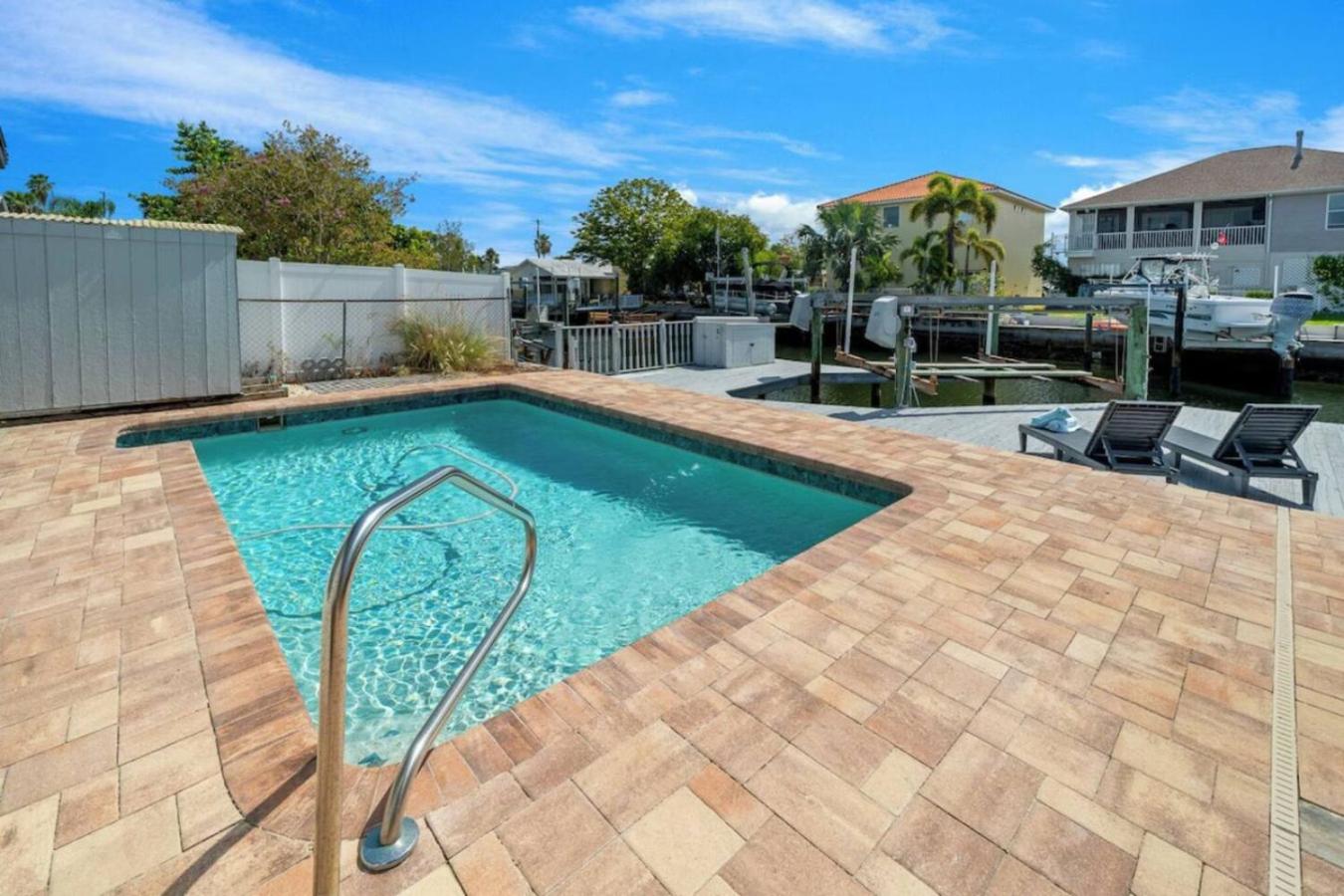 Villa Walk to Beach, Pool & Games Great for Family Vacations