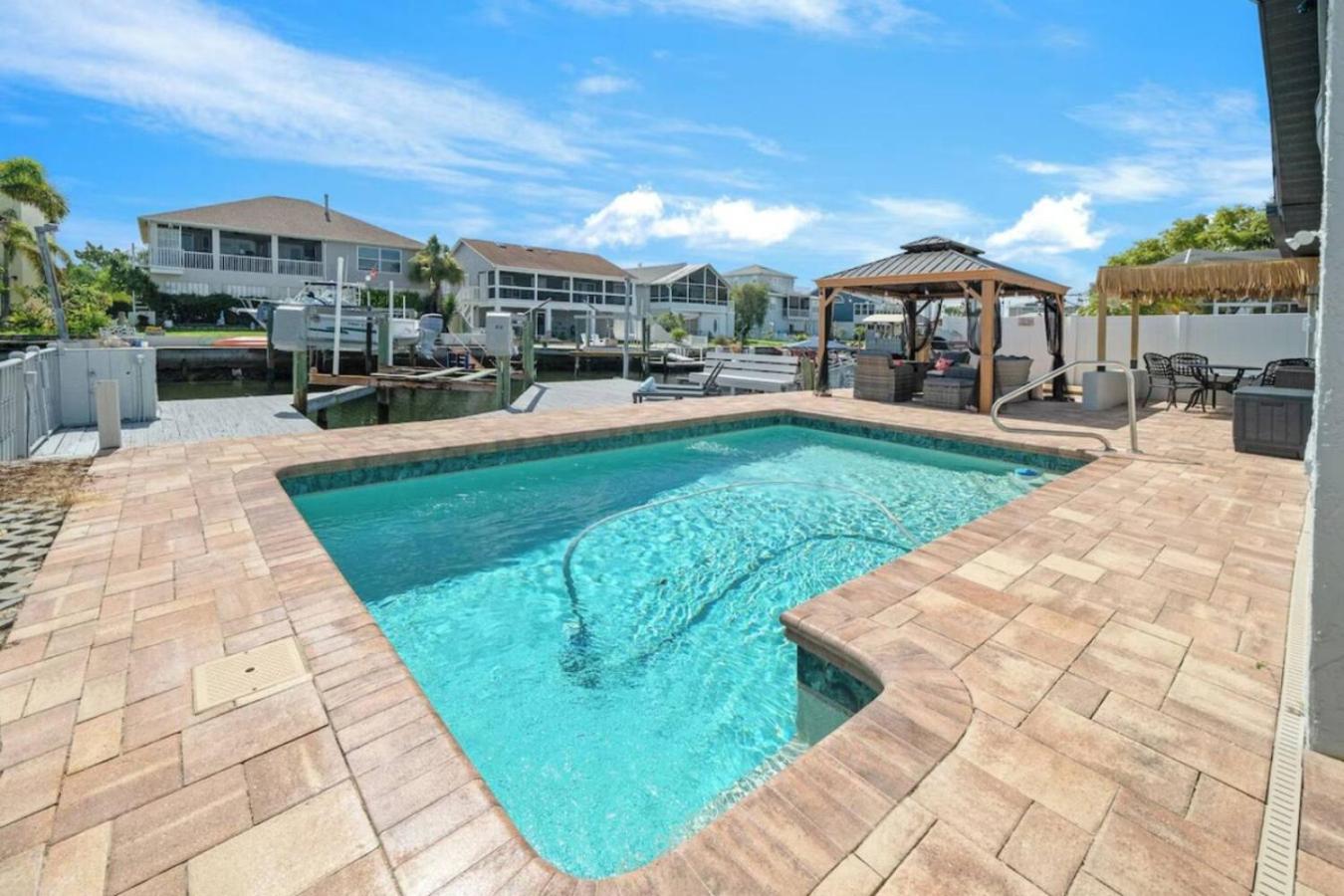 Villa Walk to Beach, Pool & Games Great for Family Vacations