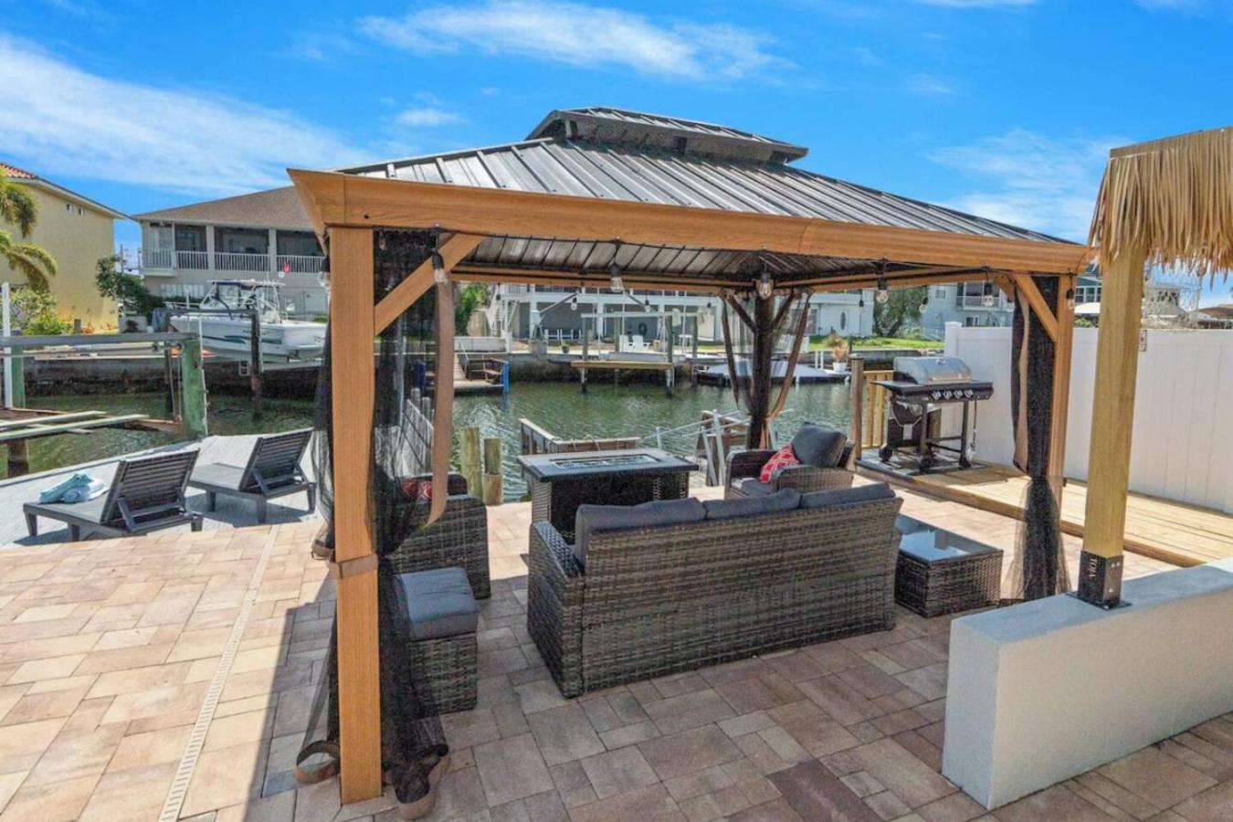 Villa Walk to Beach, Pool & Games Great for Family Vacations