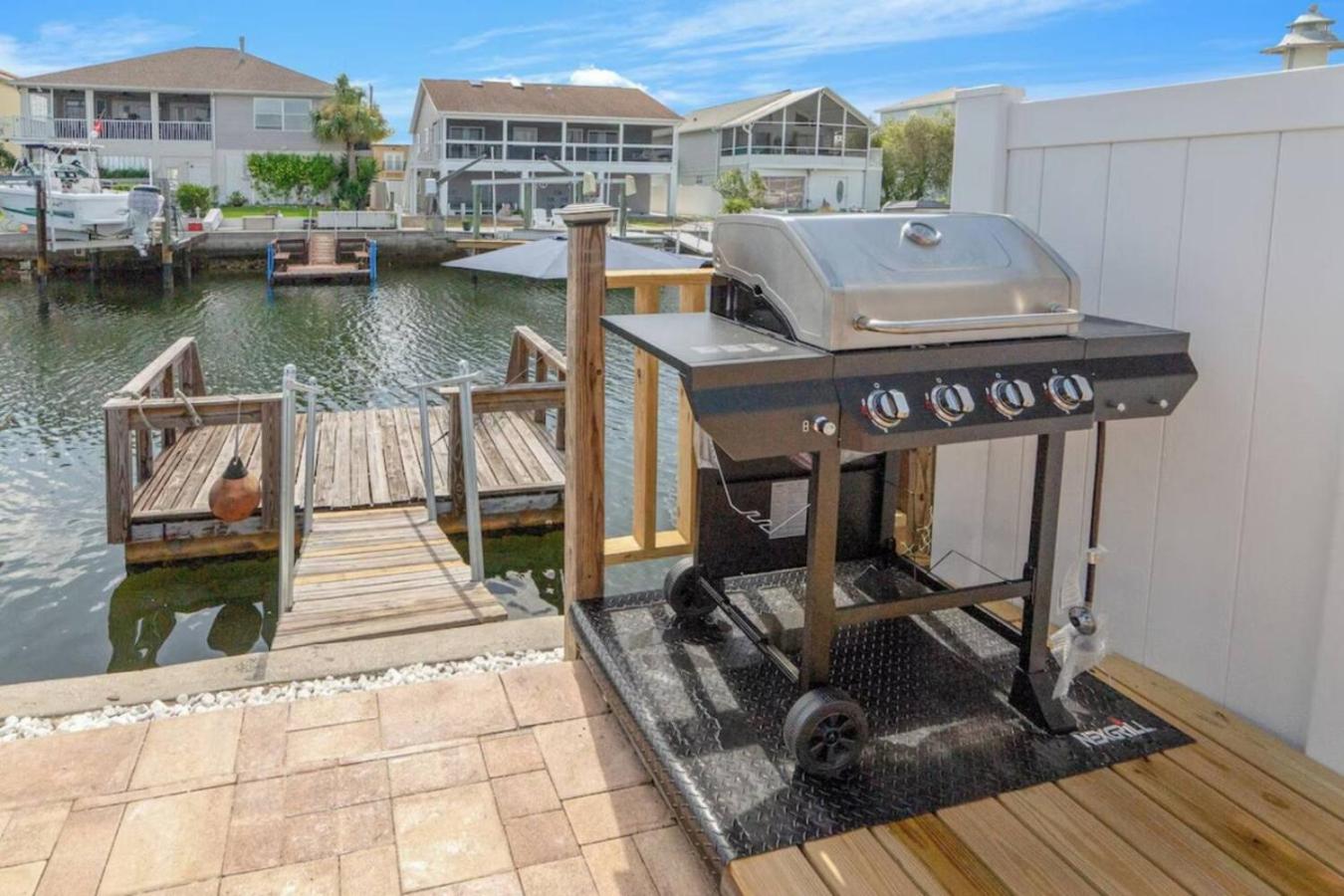 Villa Walk to Beach, Pool & Games Great for Family Vacations