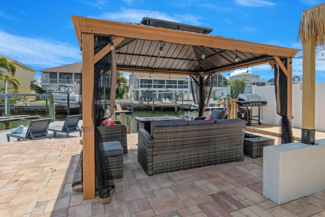 Villa Walk to Beach, Pool & Games Great for Family Vacations