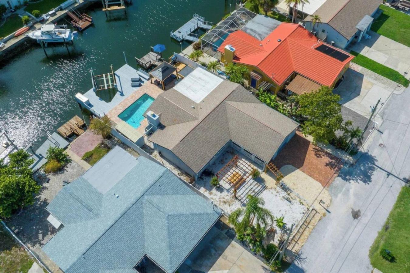 Villa Walk to Beach, Pool & Games Great for Family Vacations