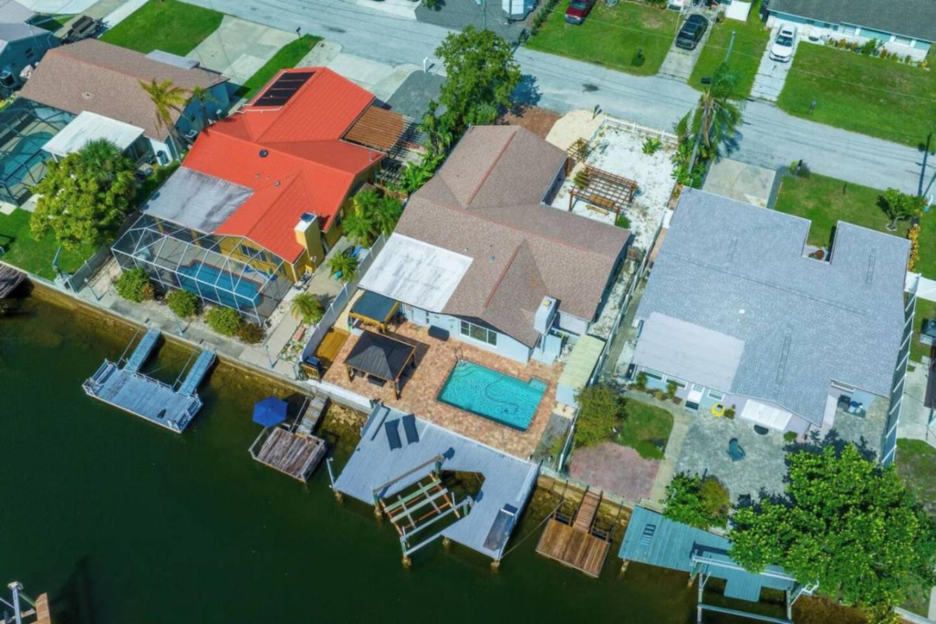 Villa Walk to Beach, Pool & Games Great for Family Vacations