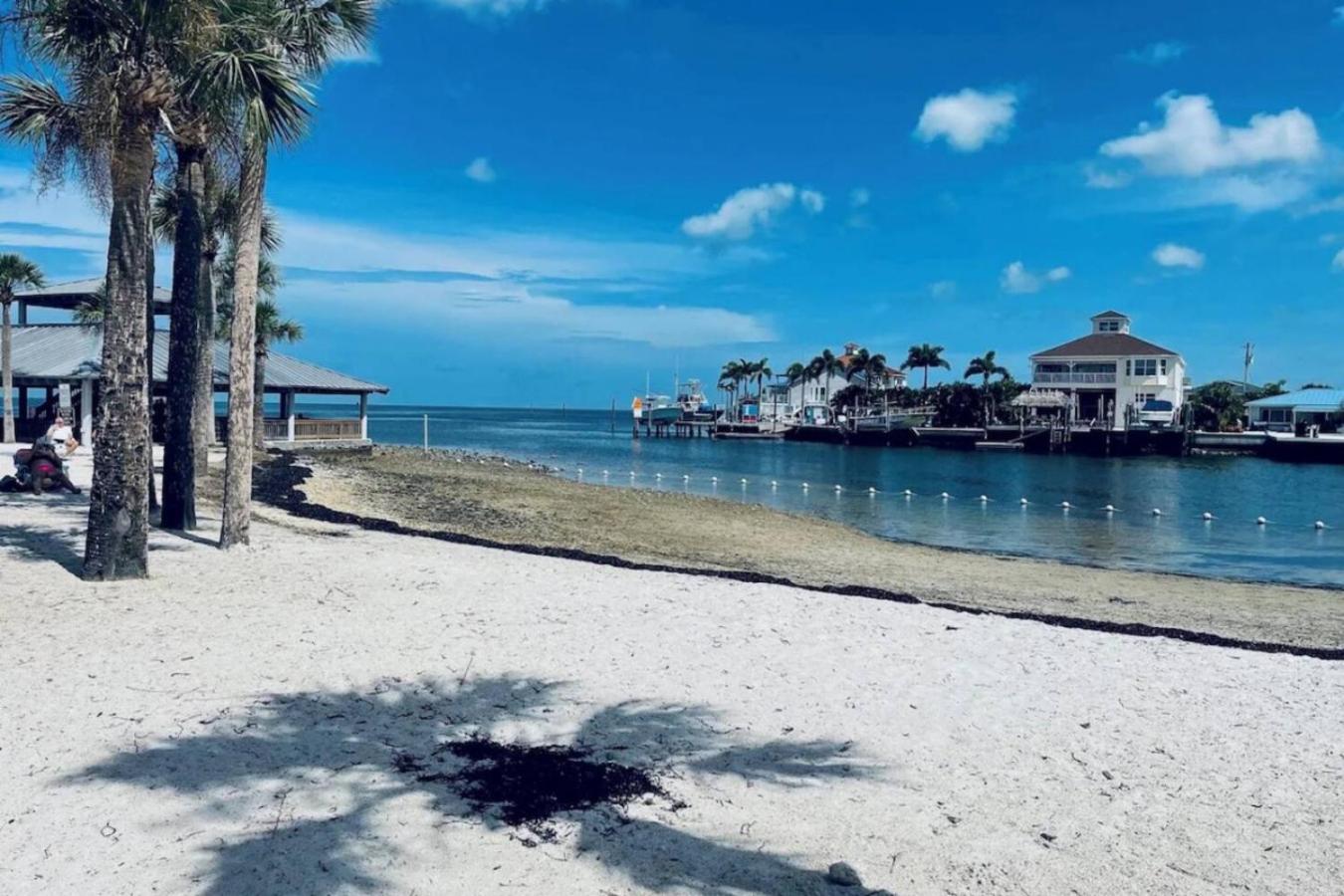 Villa Walk to Beach, Pool & Games Great for Family Vacations