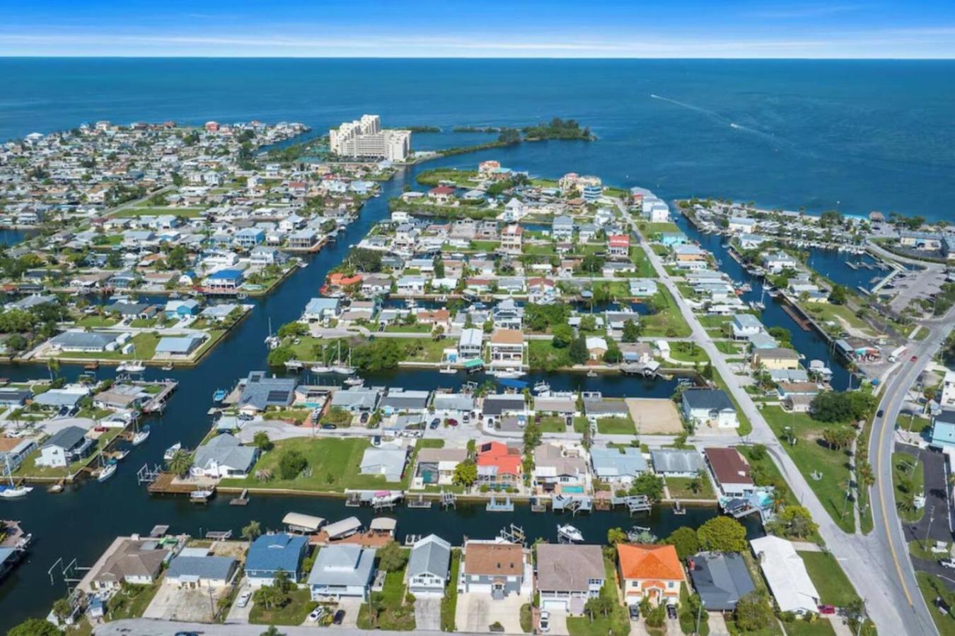 Villa Walk to Beach, Pool & Games Great for Family Vacations