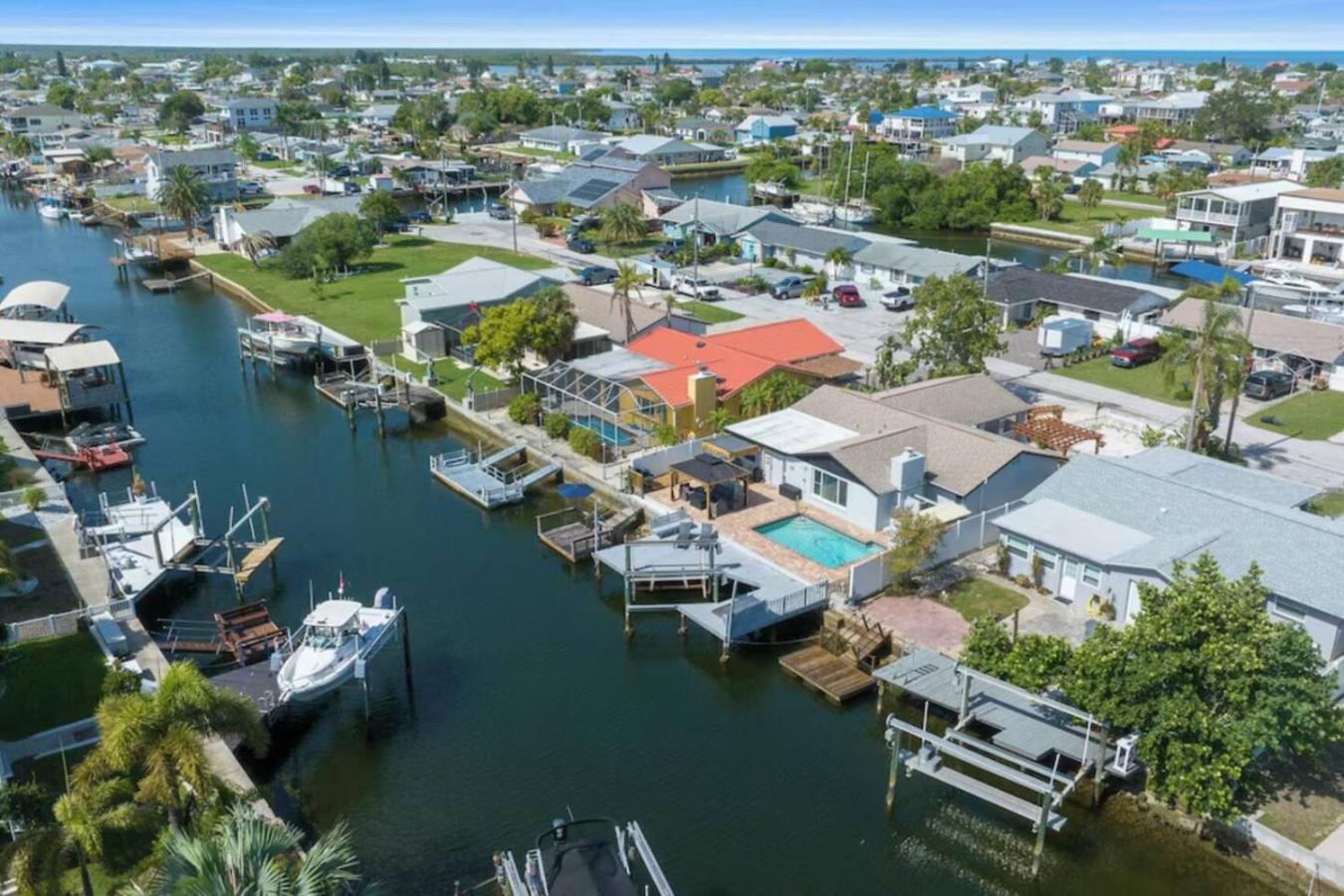 Villa Walk to Beach, Pool & Games Great for Family Vacations