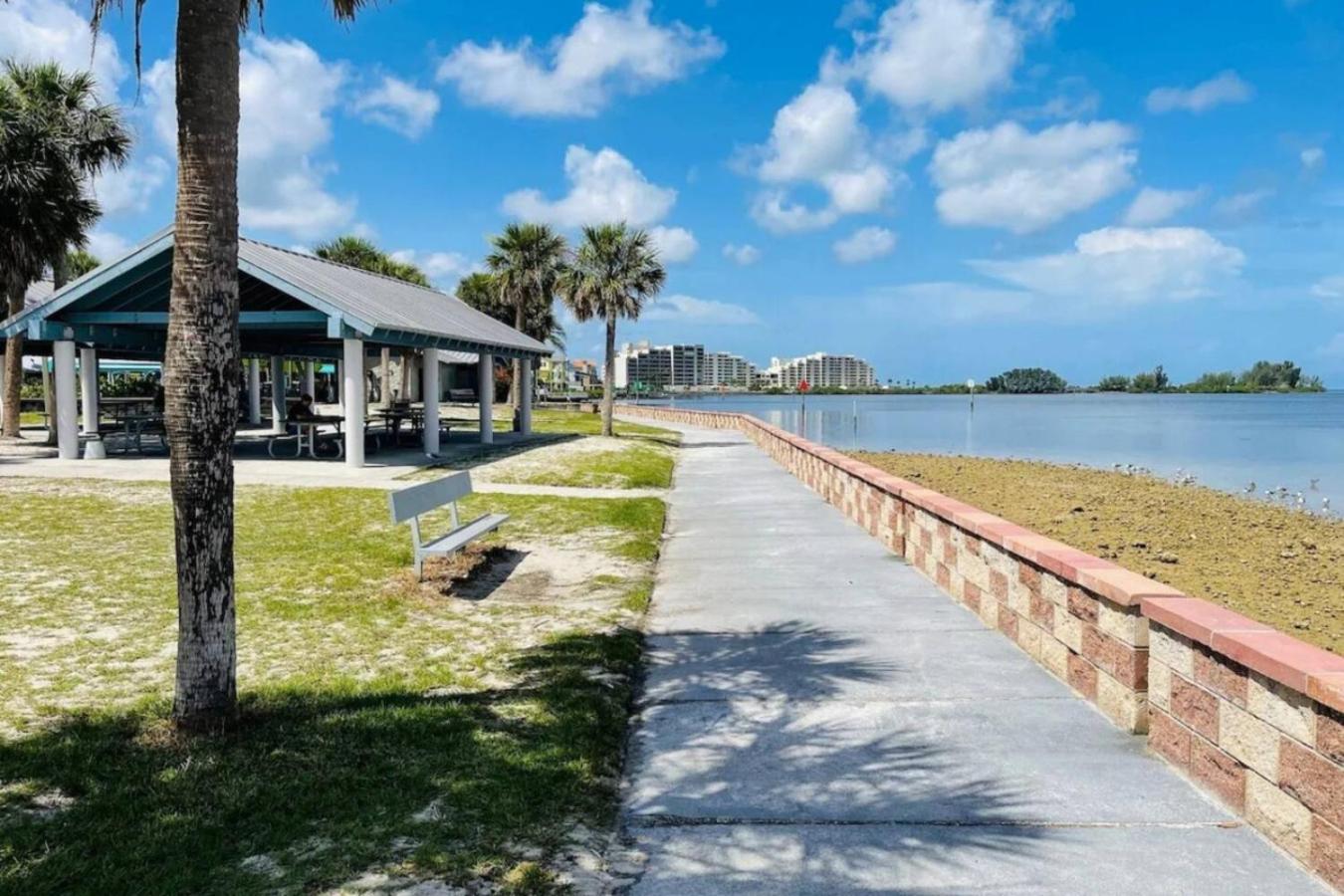 Villa Walk to Beach, Pool & Games Great for Family Vacations
