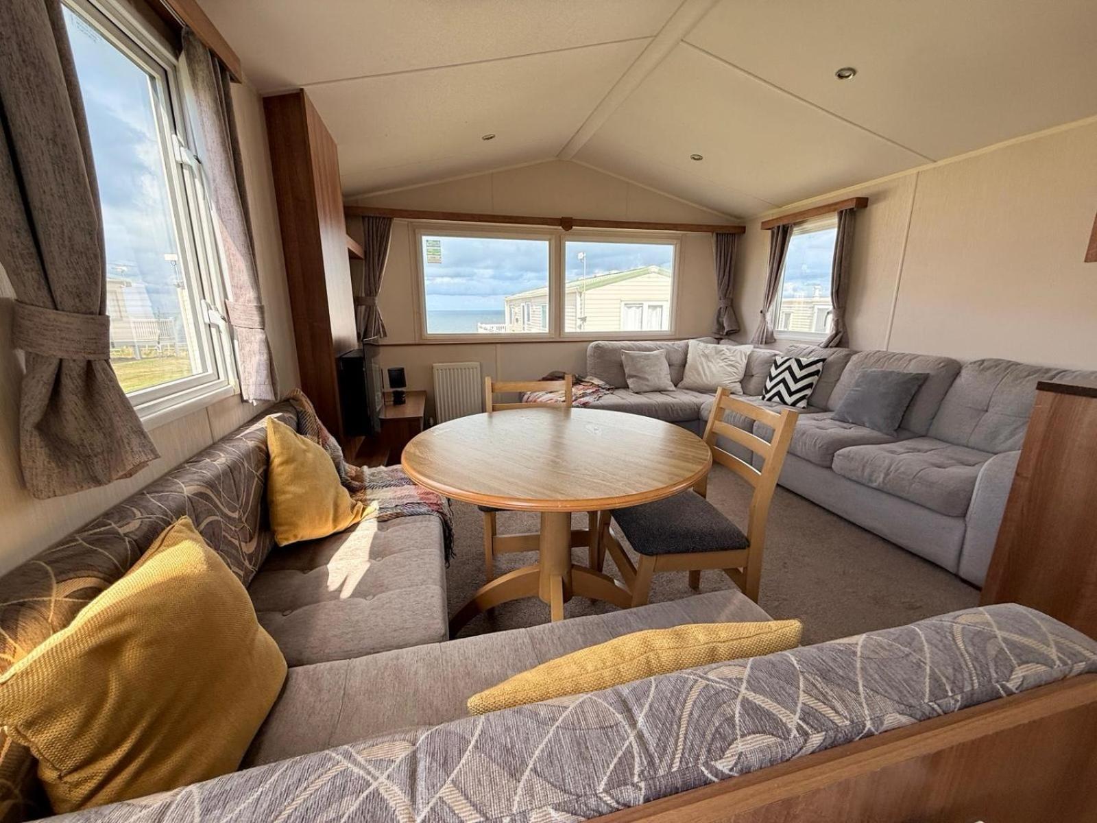 Sea Bliss Beachfront Caravan, 2 Bed King Ensuite, Sleeps 6, Wrap Decking, Crimdon Dene