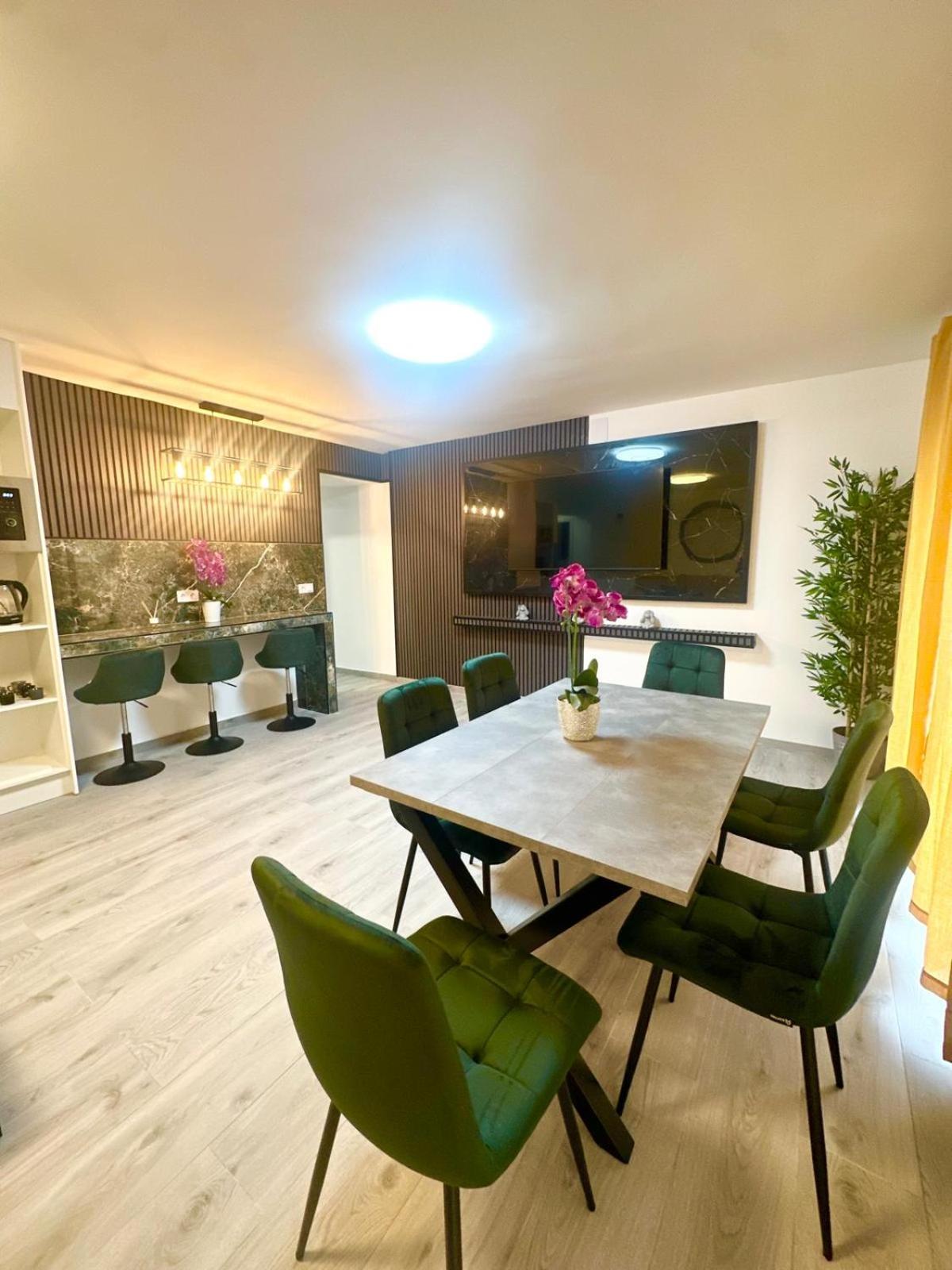 La Luna Apartment by the Sea