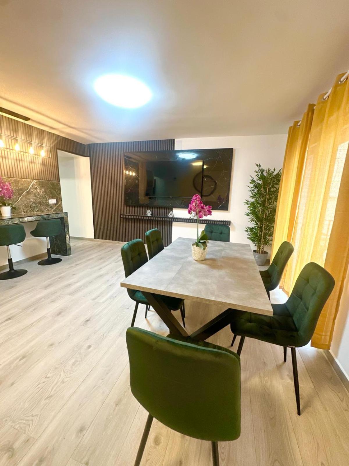 La Luna Apartment by the Sea