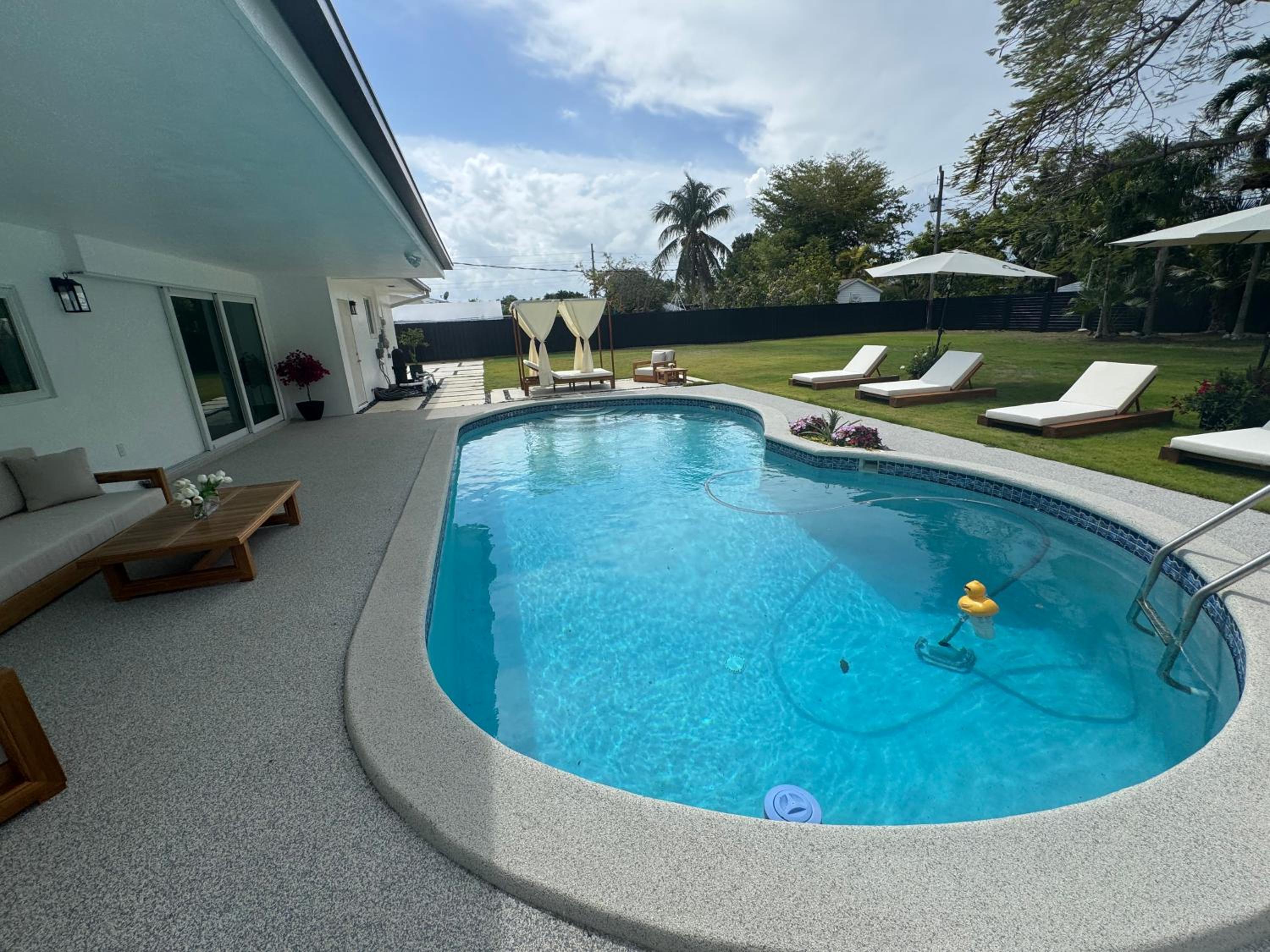 Chic-ness Oasis FIFA World Cup 2026 Heated Pool Near Stadium
